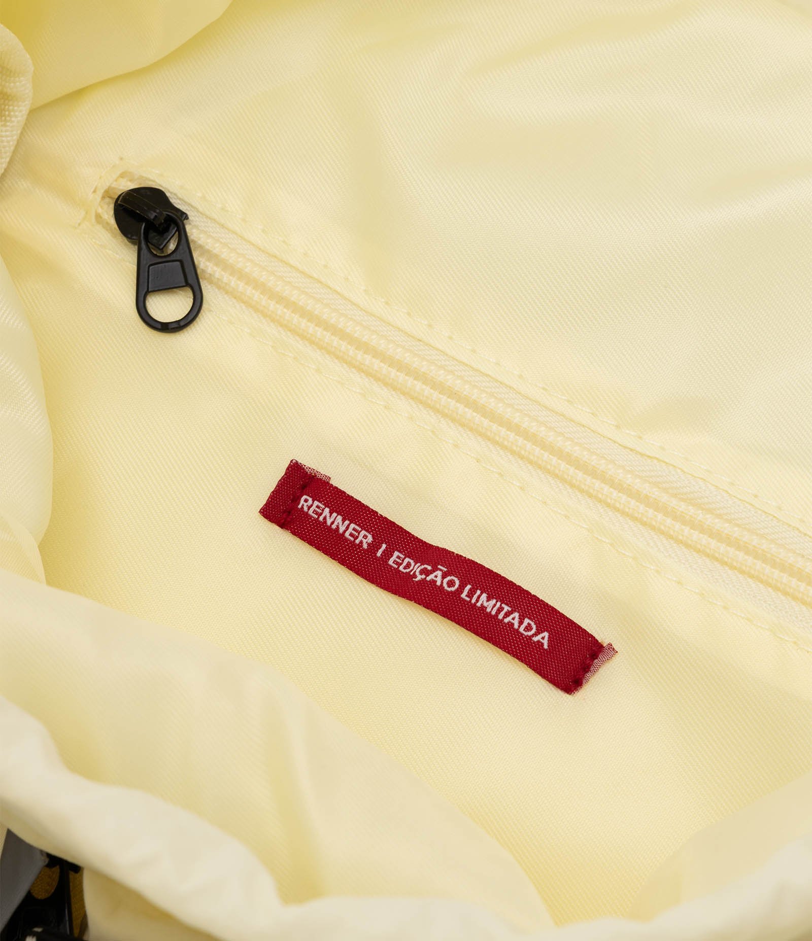 Mochila com Fechamento por Cordão Ajustável e Bolsos Laterais Amarelo Claro 7