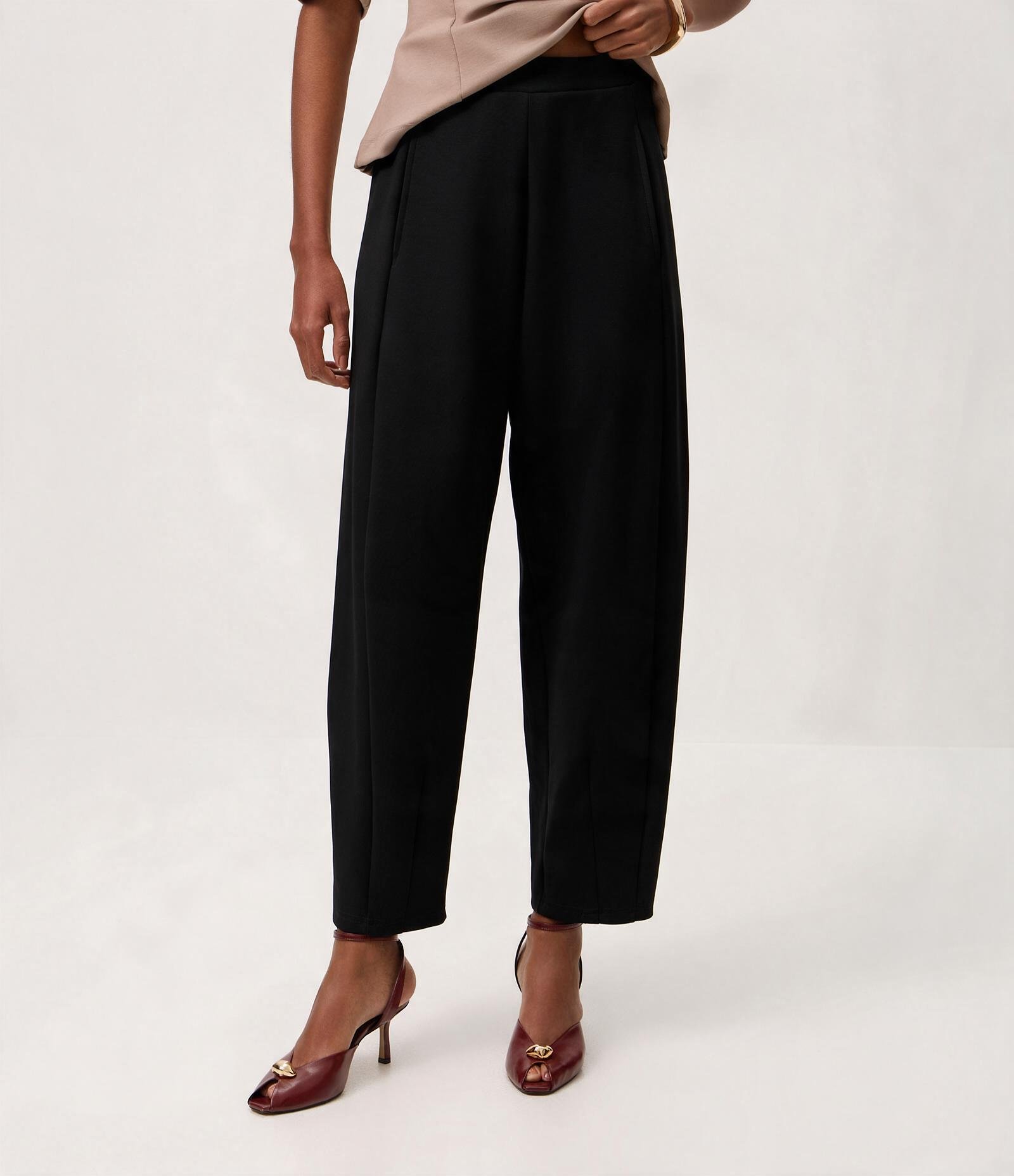 Calça Cocoon com Pregas Frontais Preto 1
