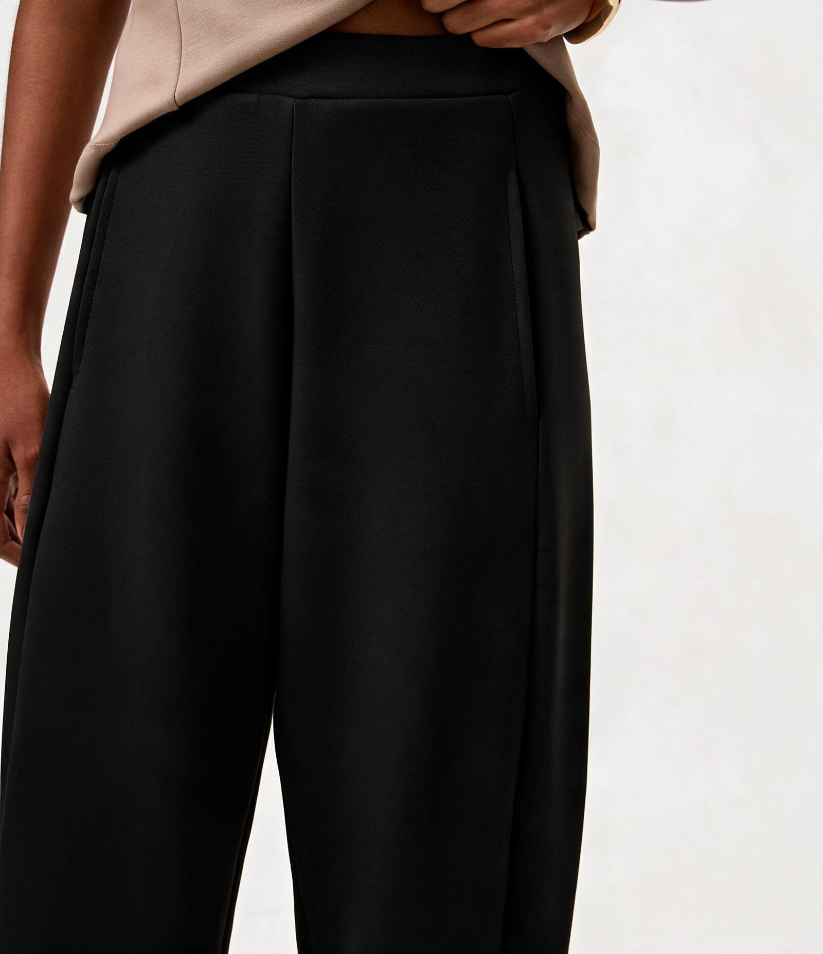 Calça Cocoon com Pregas Frontais Preto 3