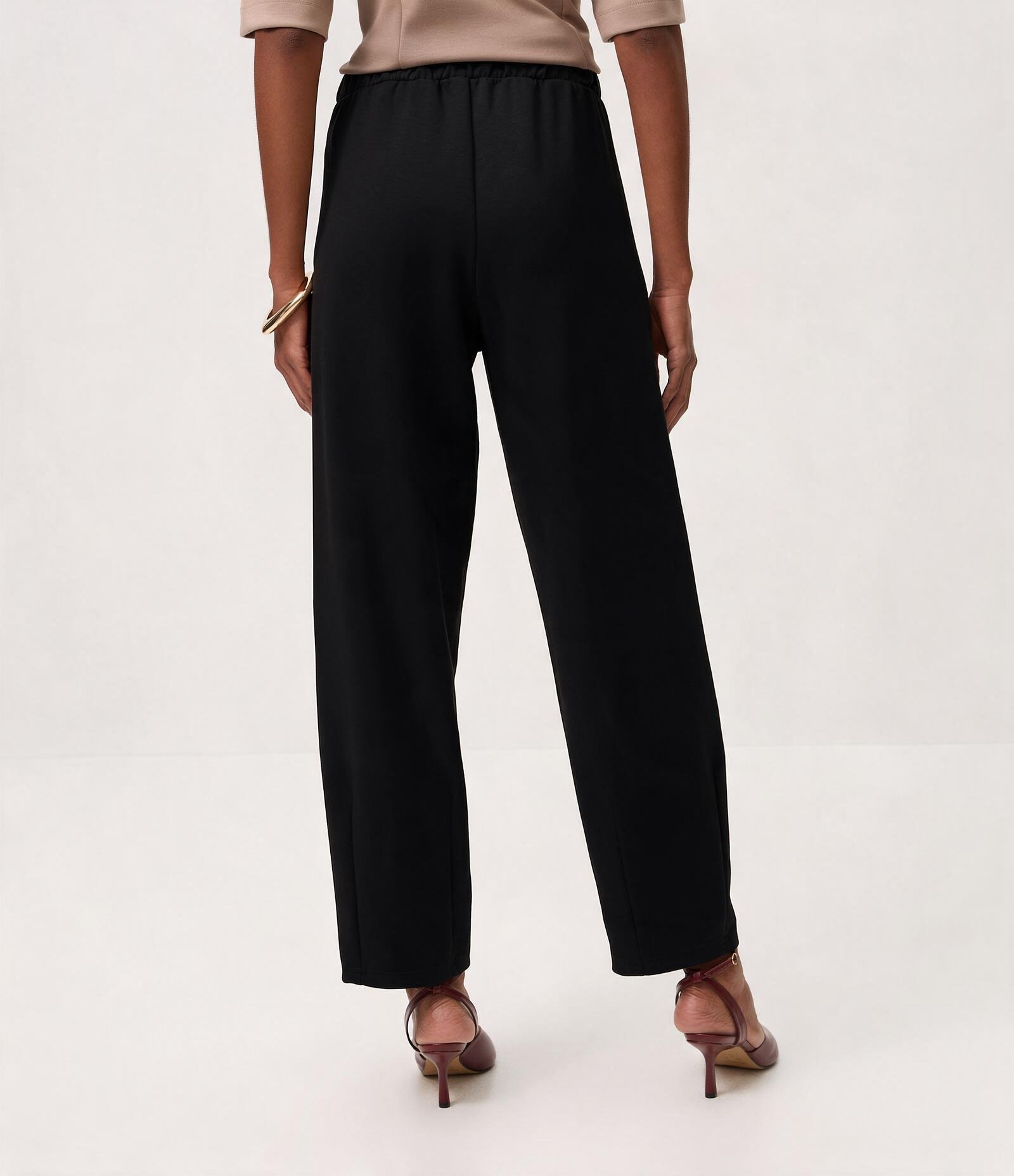 Calça Cocoon com Pregas Frontais Preto 4