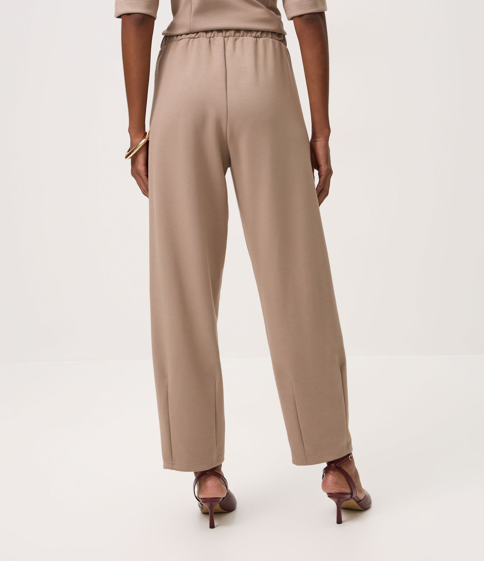 Calça Cocoon com Pregas Frontais Bege 5