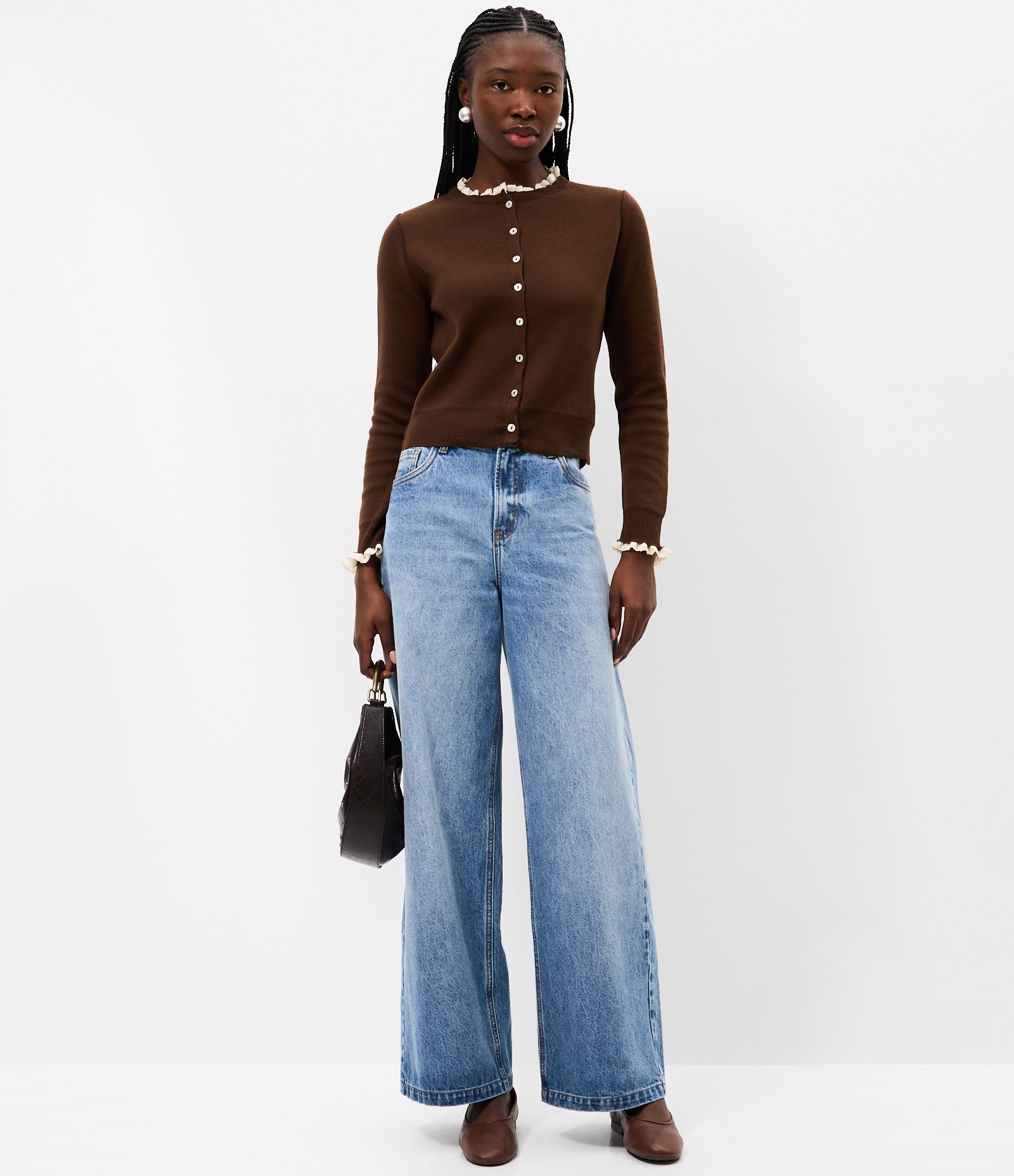 Cardigan em Tricô com Botões e Detalhe em Renda Marrom 2