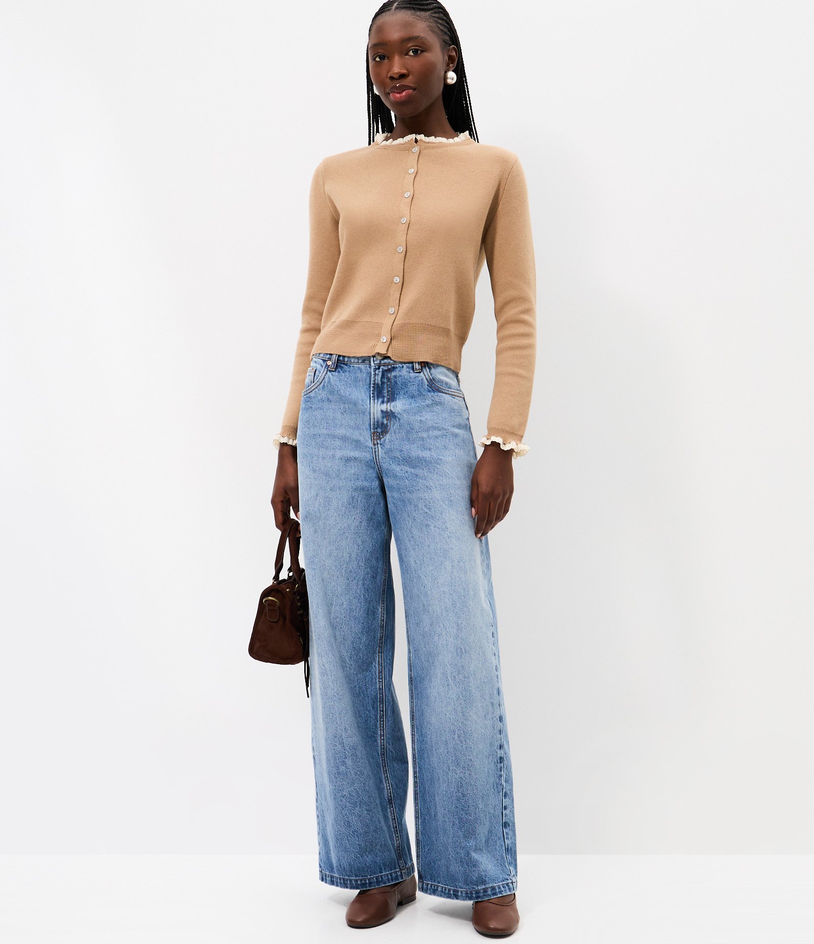 Cardigan em Tricô com Botões e Detalhe em Renda Marrom 2