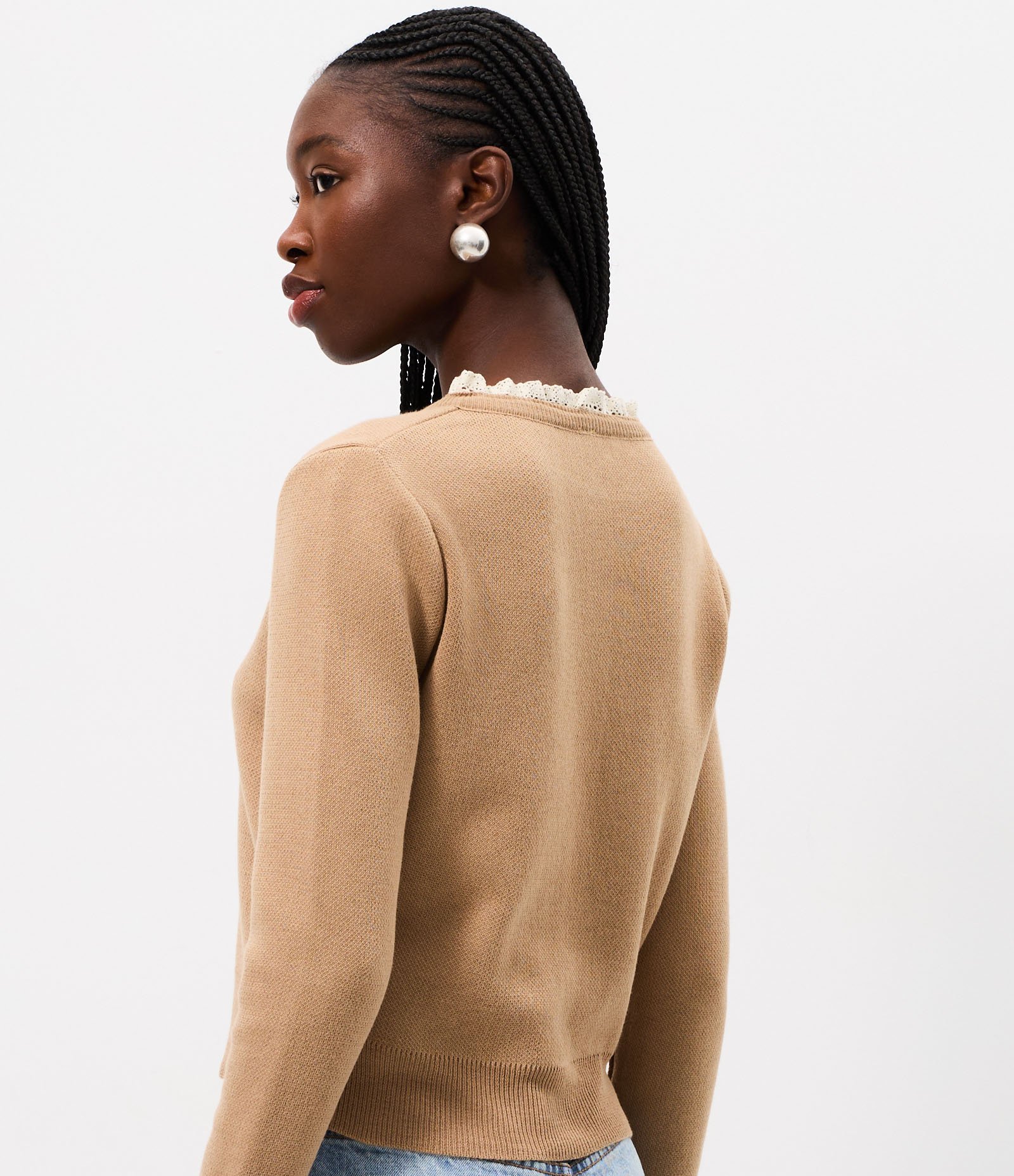 Cardigan em Tricô com Botões e Detalhe em Renda Marrom 4