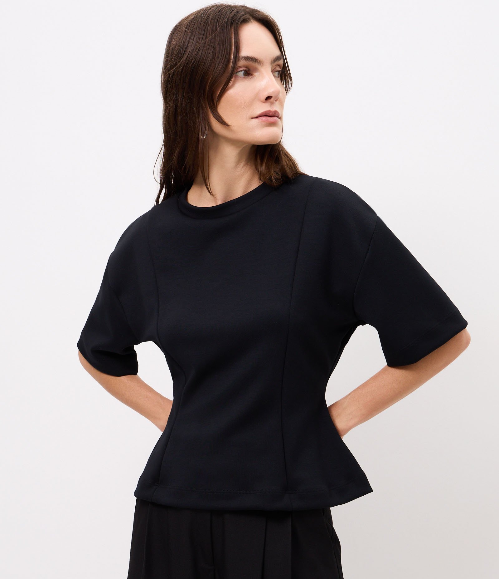 Blusa Peplum em Modal com Recortes Estruturados Preto 1