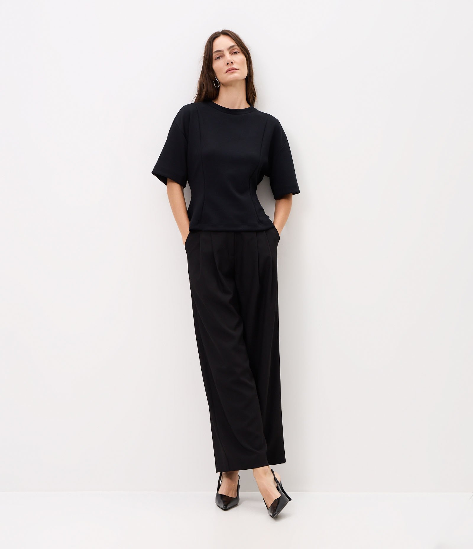Blusa Peplum em Modal com Recortes Estruturados Preto 2