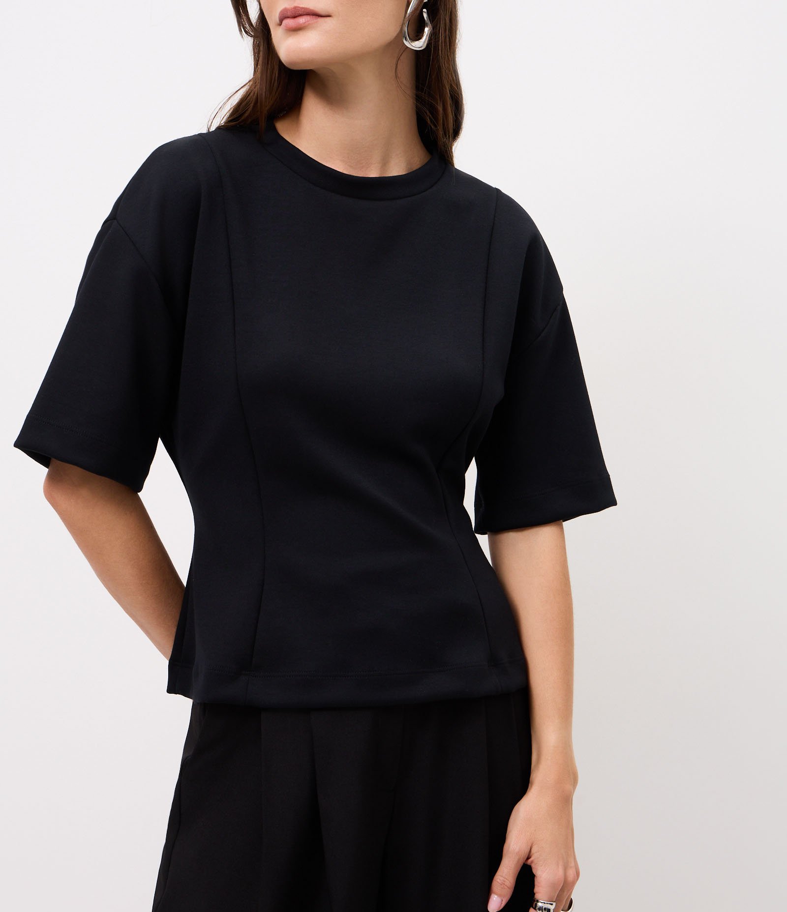 Blusa Peplum em Modal com Recortes Estruturados Preto 4