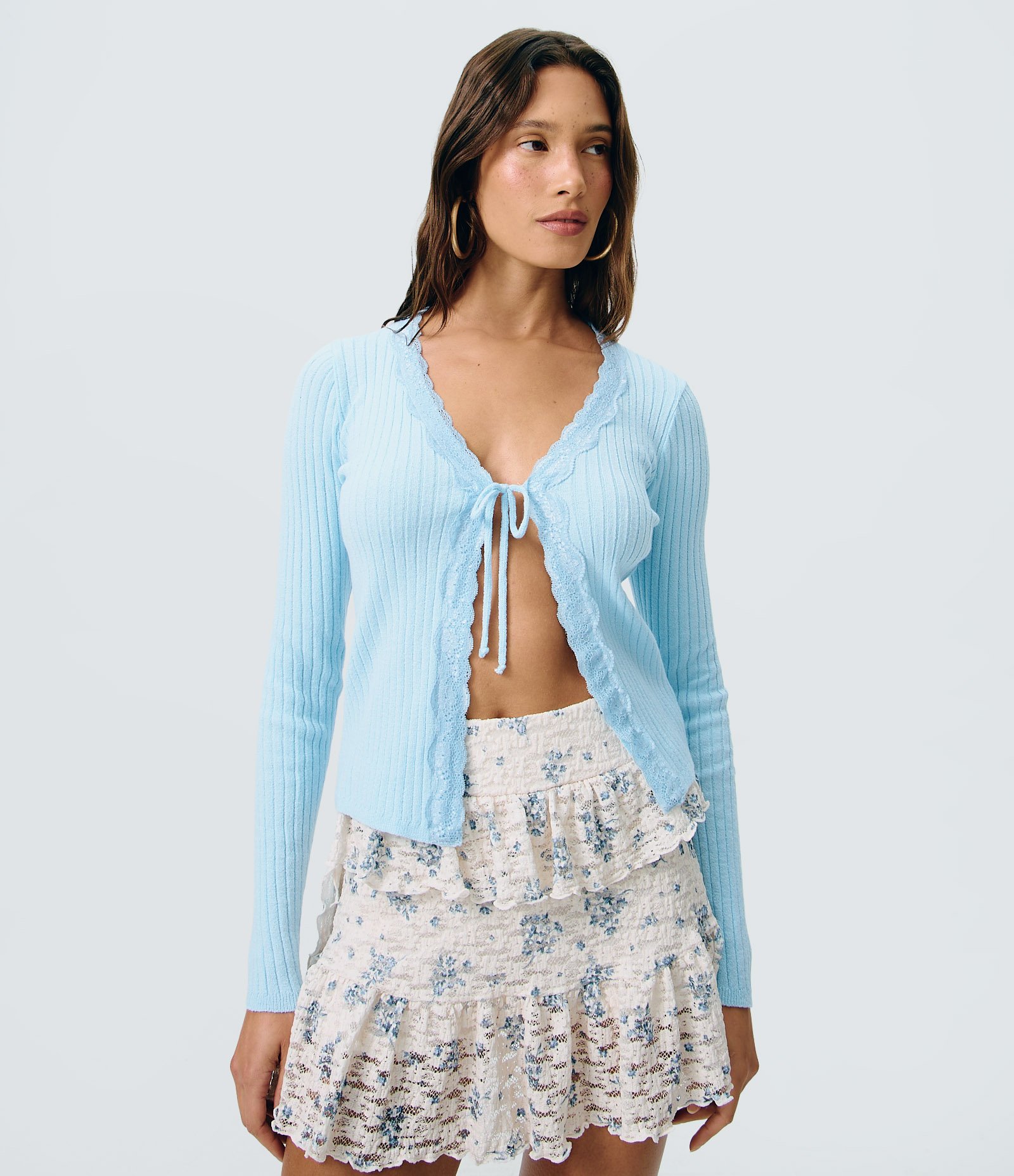Blusa em Tricô Canelado com Detalhe em Renda e Amarração Azul 1