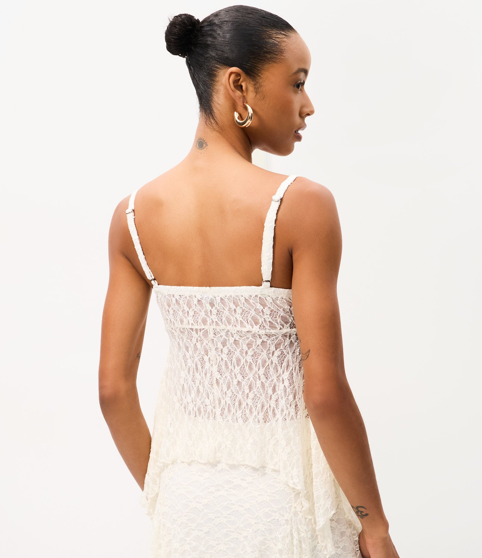 Blusa em Renda com Alças Finas e Barra Assimétrica Branco 4
