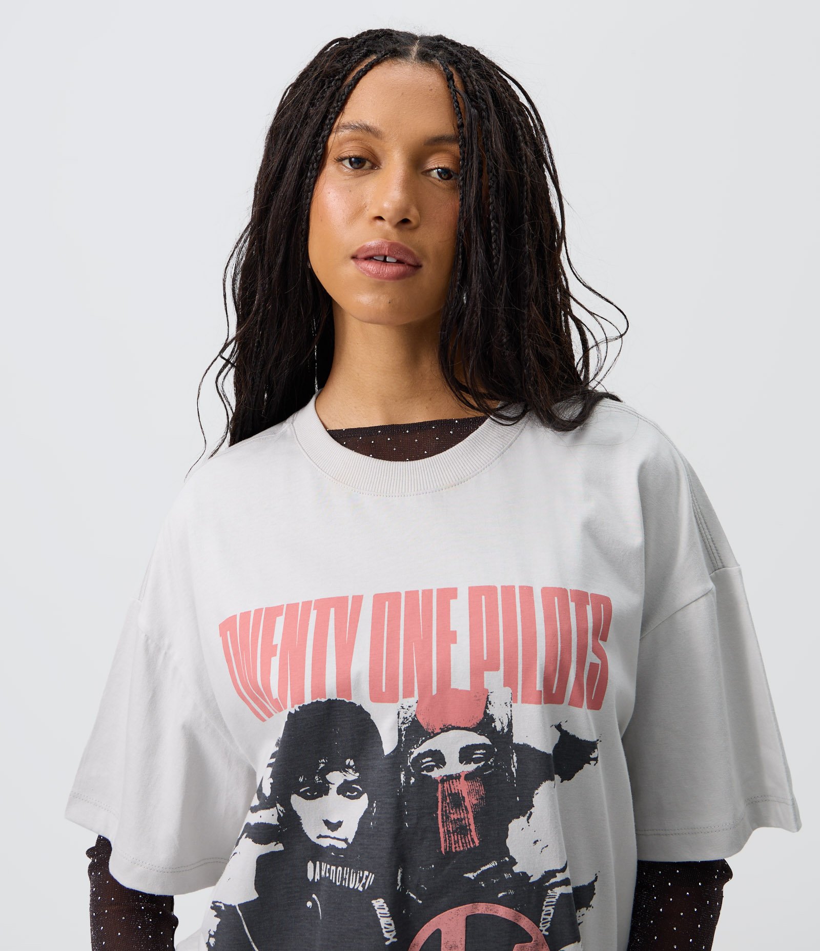 Camiseta Boxy com Estampa Twenty One Pilots em Algodão Off White 2