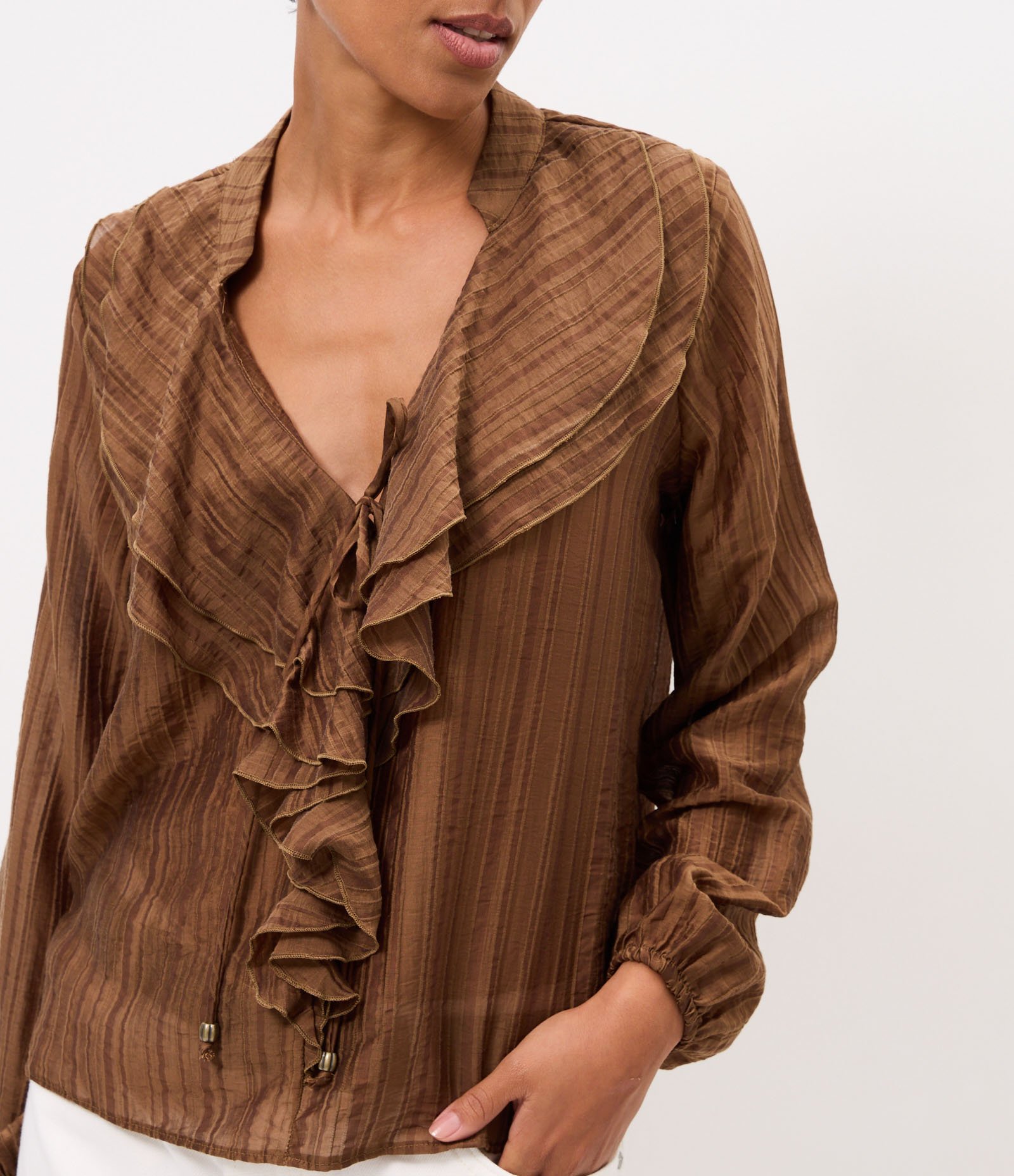 Blusa Bata em Liocel com Estampa Listrada Marrom 4