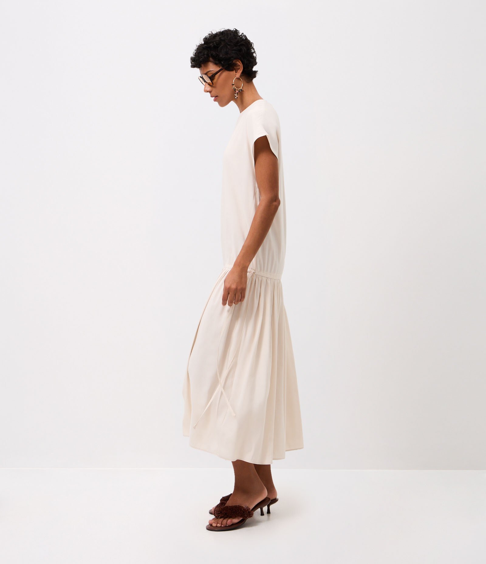 Vestido Longo em Viscose com Ajuste na Cintura Bege 2