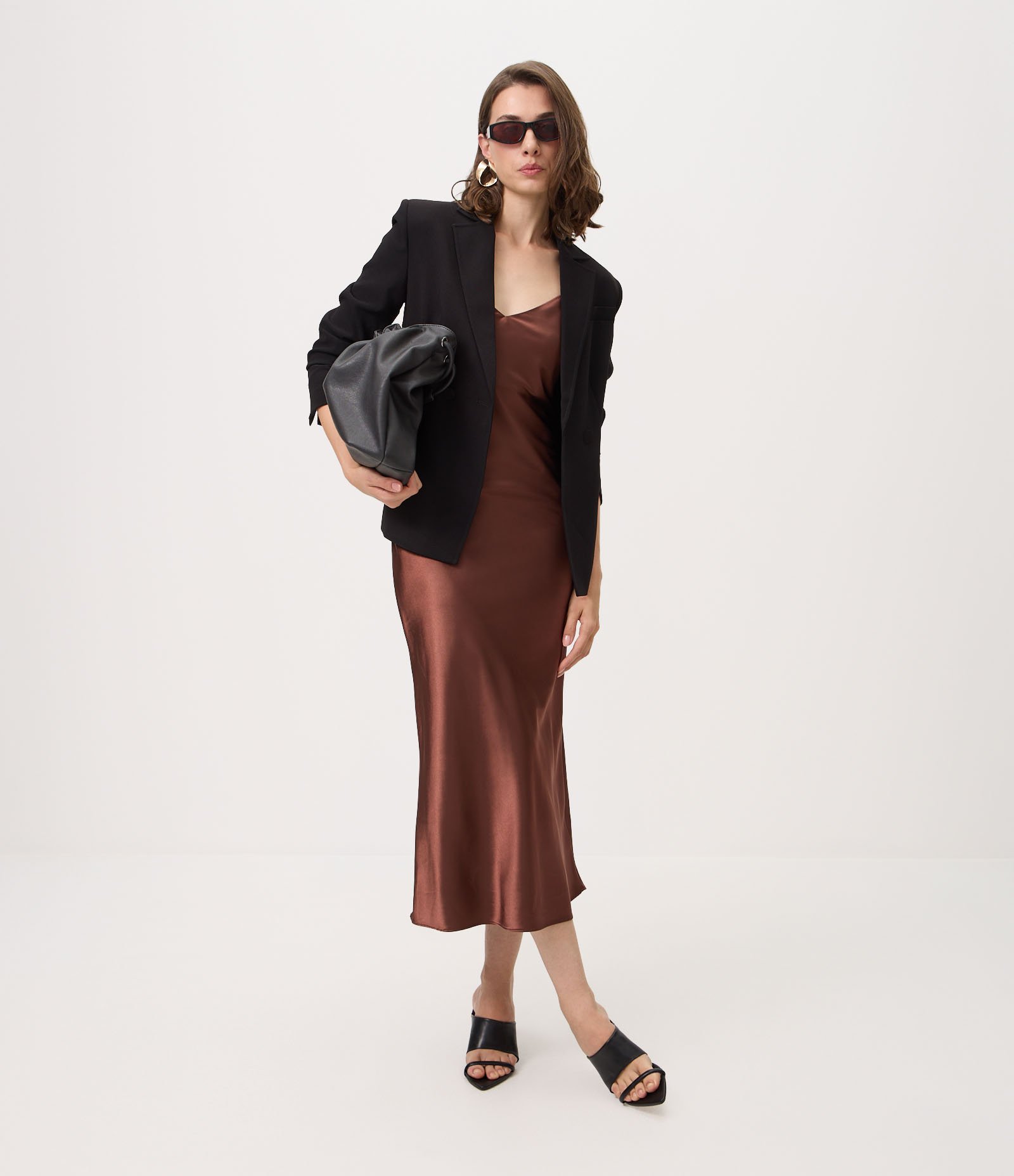 Vestido Slip Acetinado com Alças Finas Marrom 2