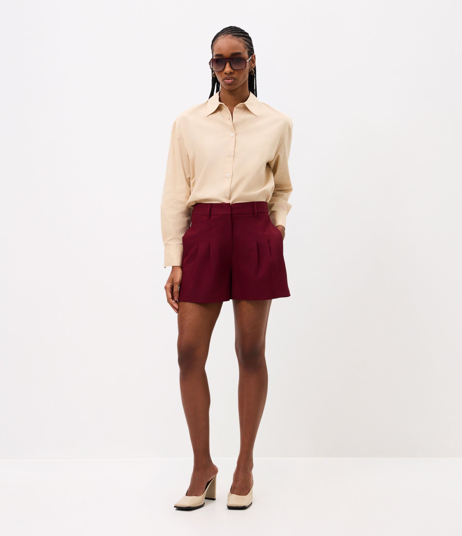 Short Alfaiatado com Pregas Vinho 1