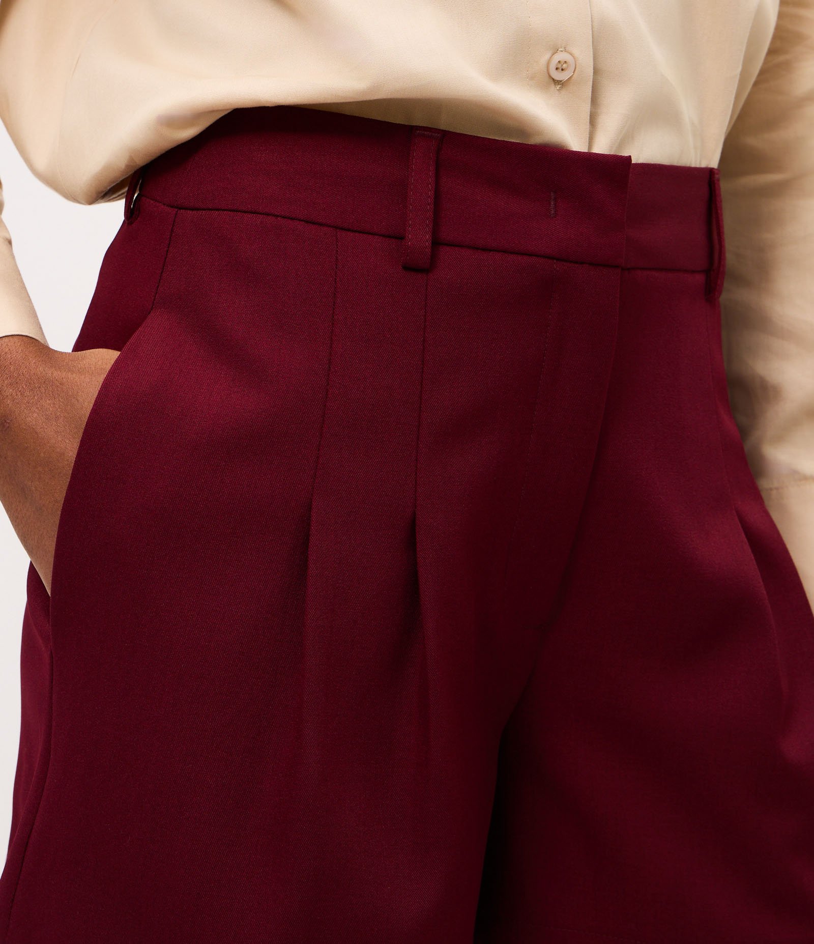 Short Alfaiatado com Pregas Vinho 4