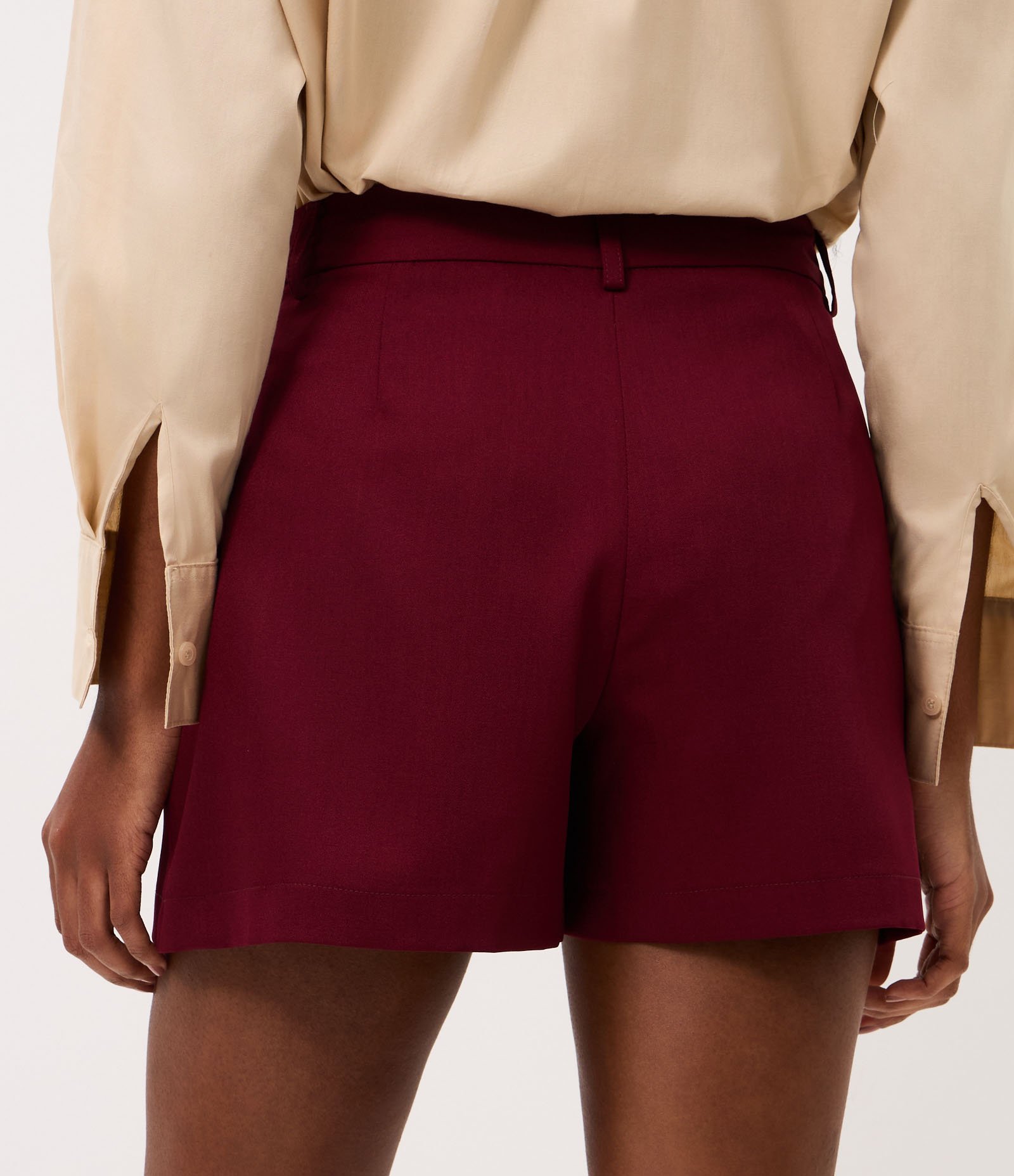 Short Alfaiatado com Pregas Vinho 5