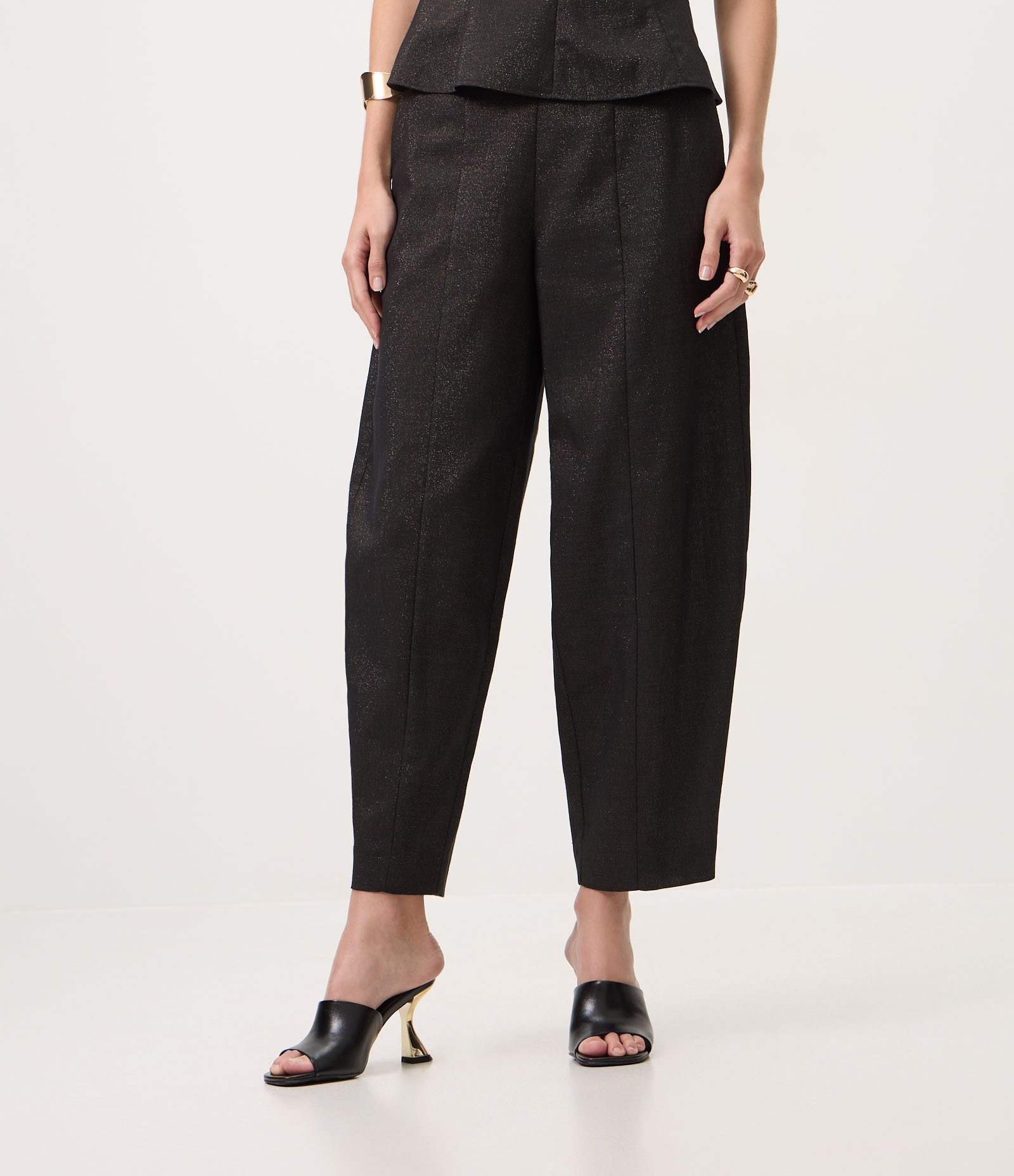 Calça Barrel em Flamê com Brilho Preto 3