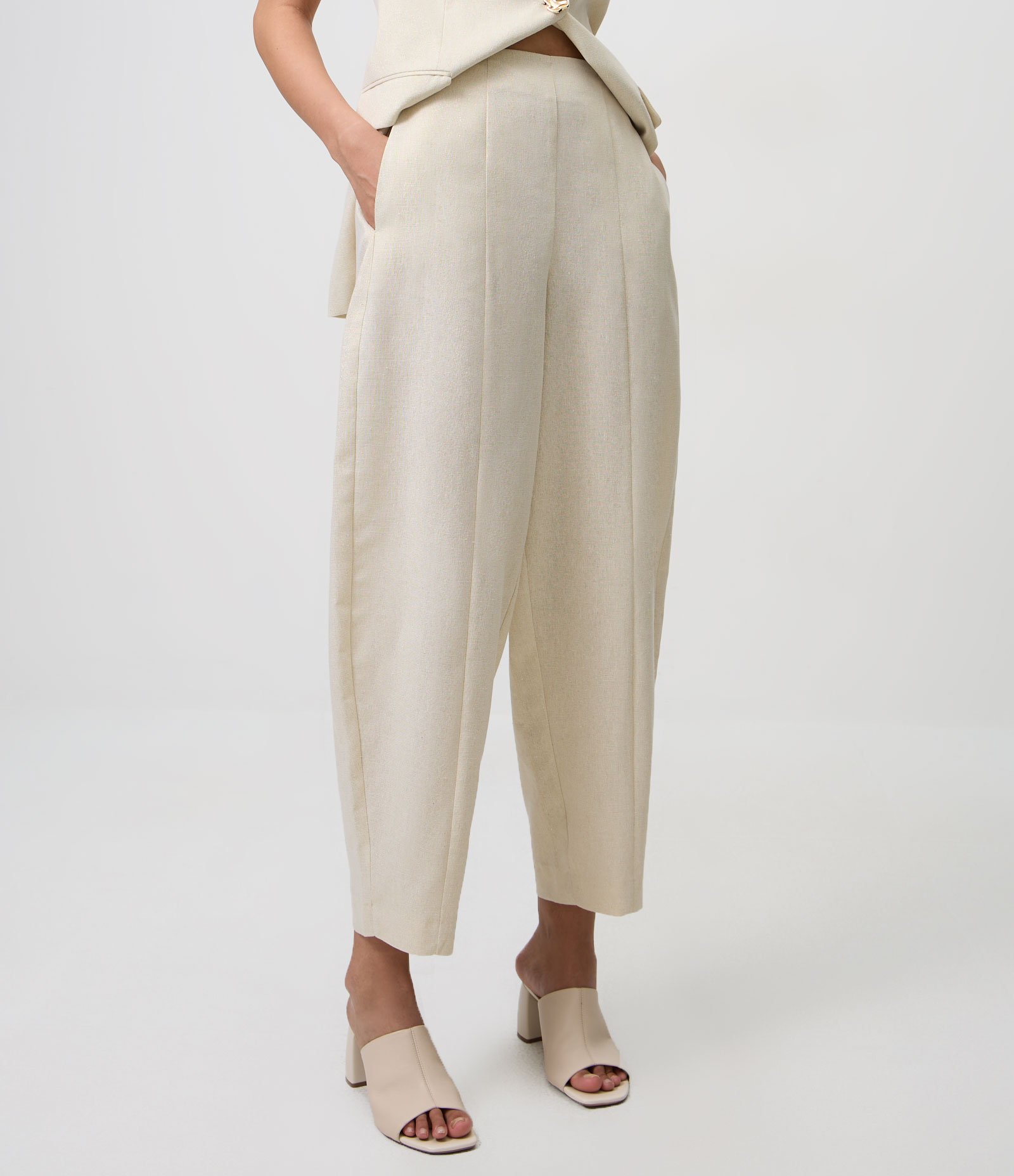 Calça Barrel em Flamê com Brilho Bege 3