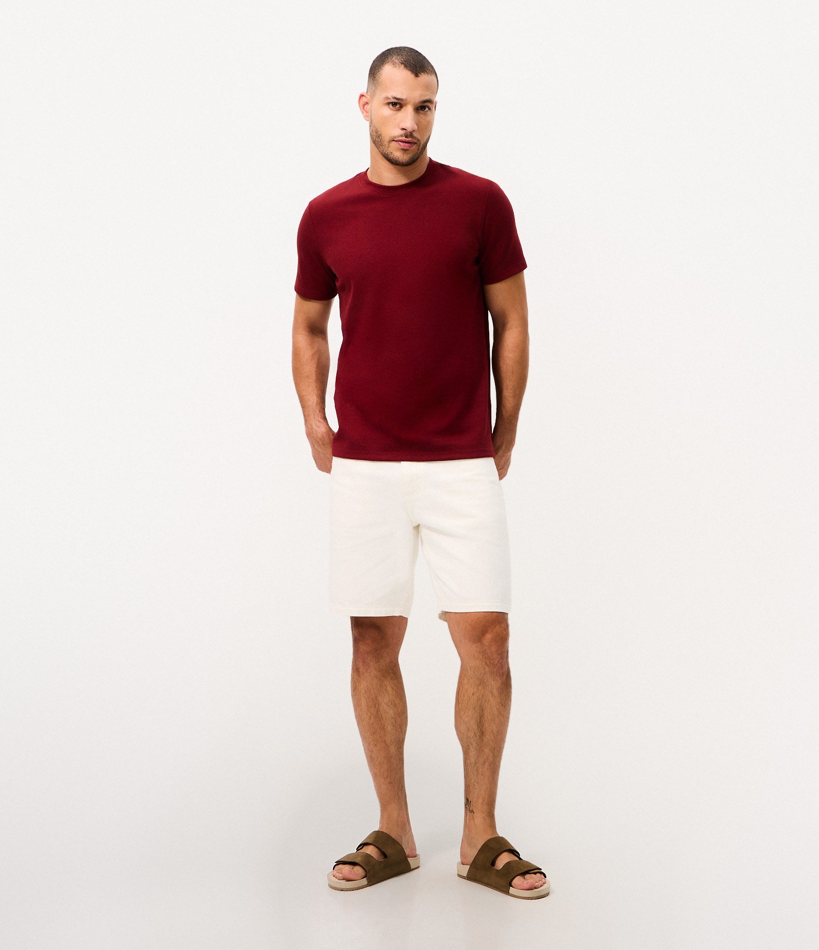 Camiseta Regular em Algodão com Textura Vinho 2