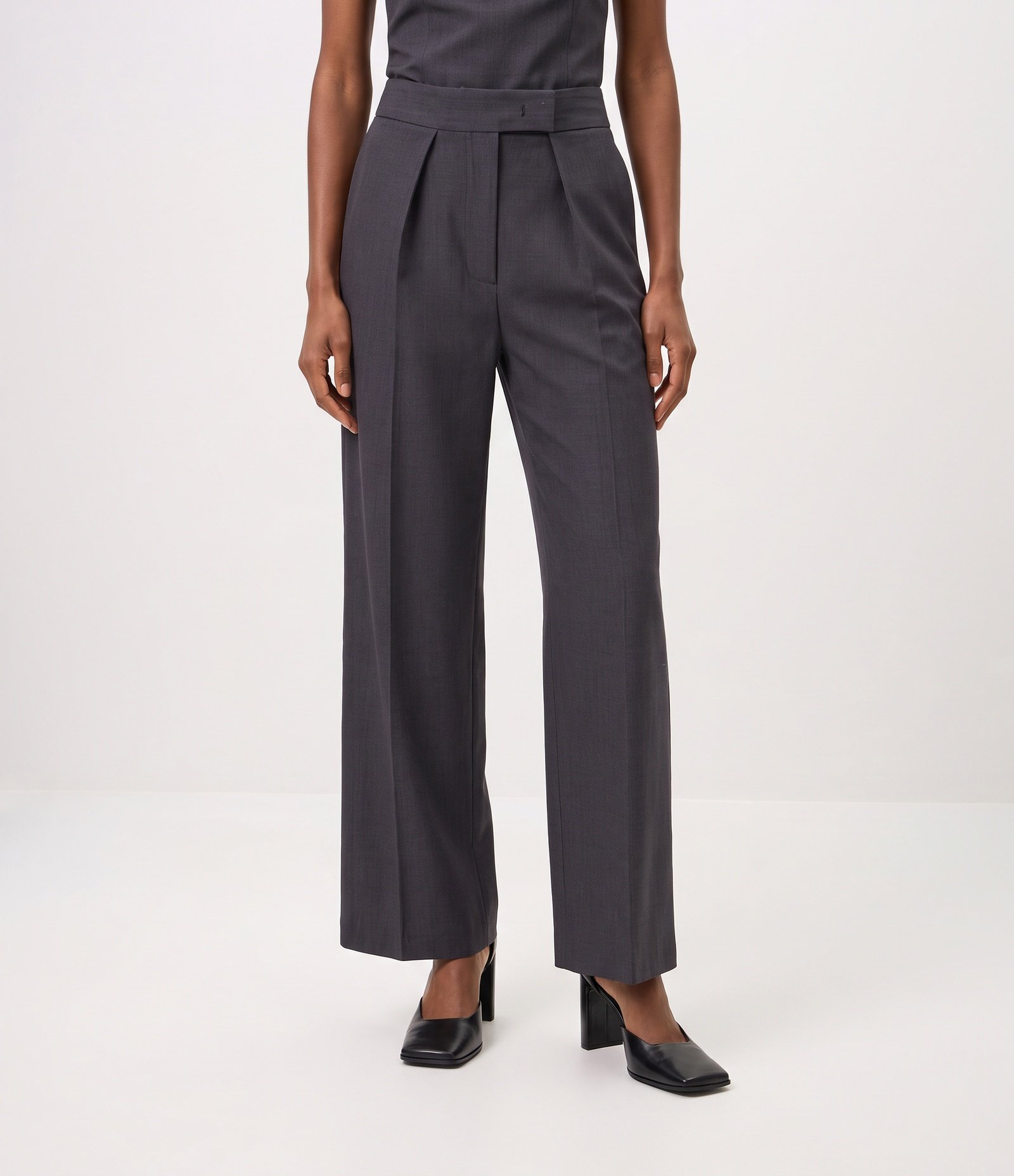 Calça Wide Leg Alfaiatada com Pregas Frontais Cinza 3