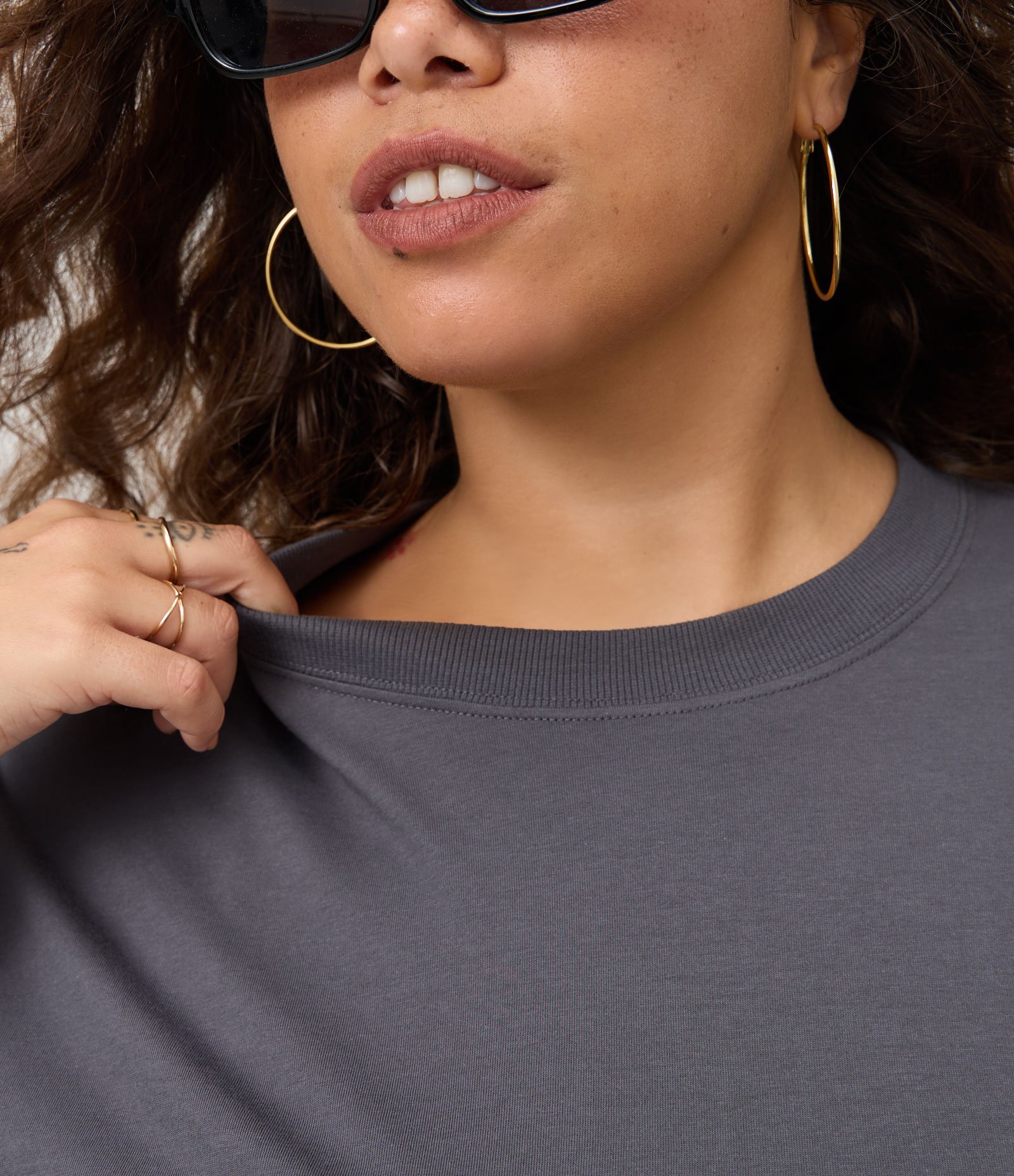 Camiseta Básica em Algodão Peruano Curve & Plus Size Cinza 3