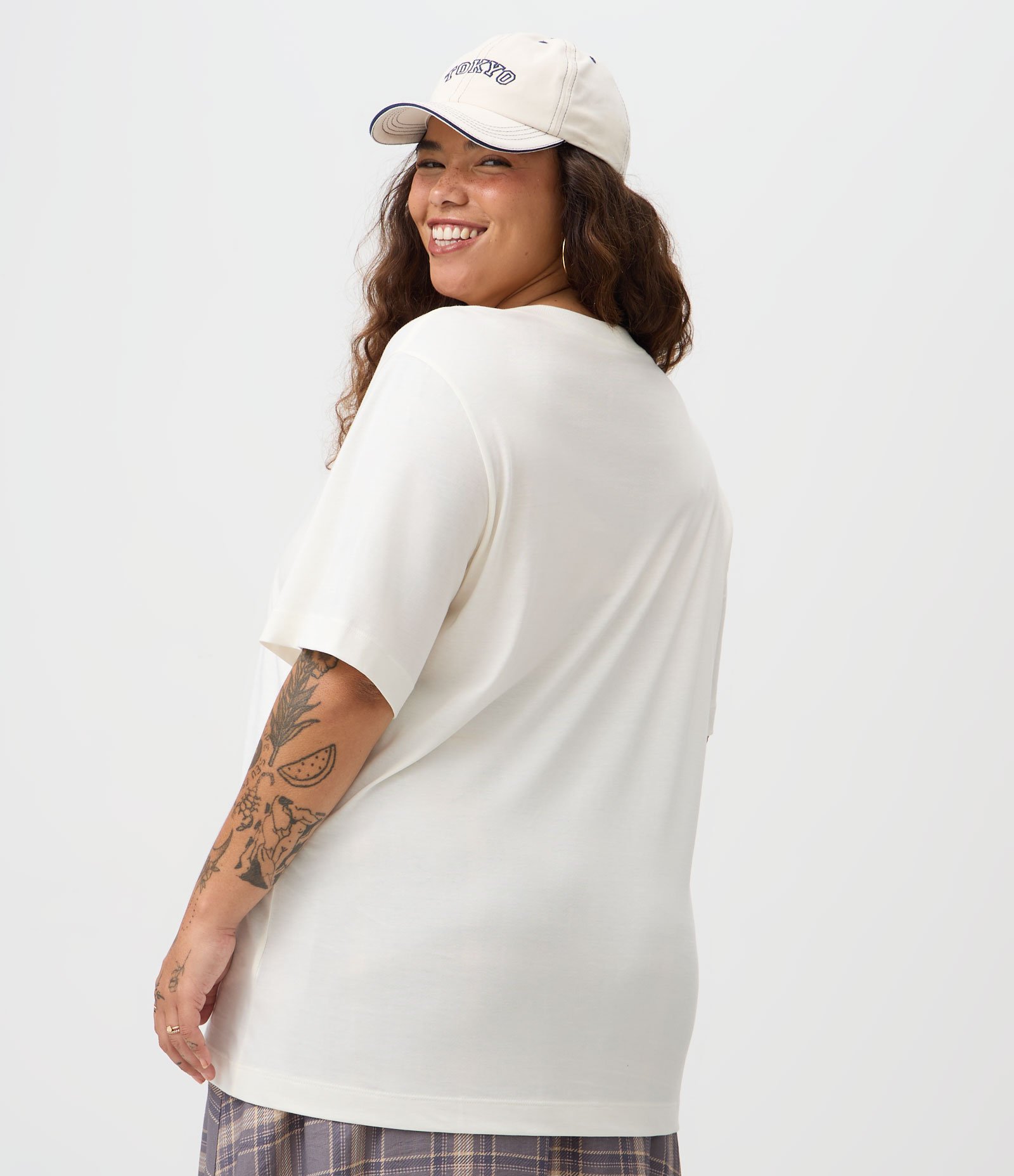 Camiseta Básica em Algodão Peruano Curve & Plus Size Branco 4