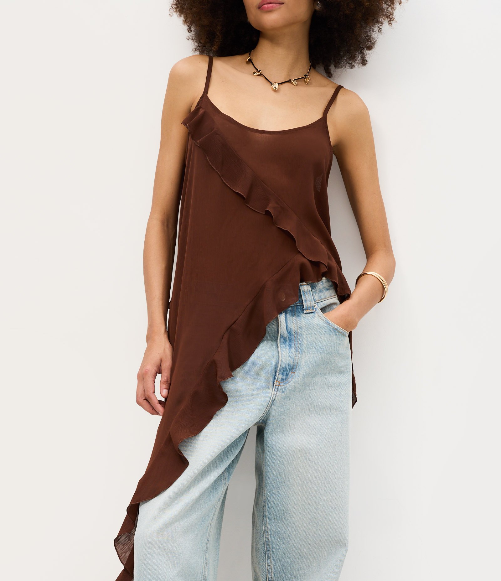 Blusa de Alcinha com Babados e Barra Assimétrica com Lateral Alongada Marrom 3