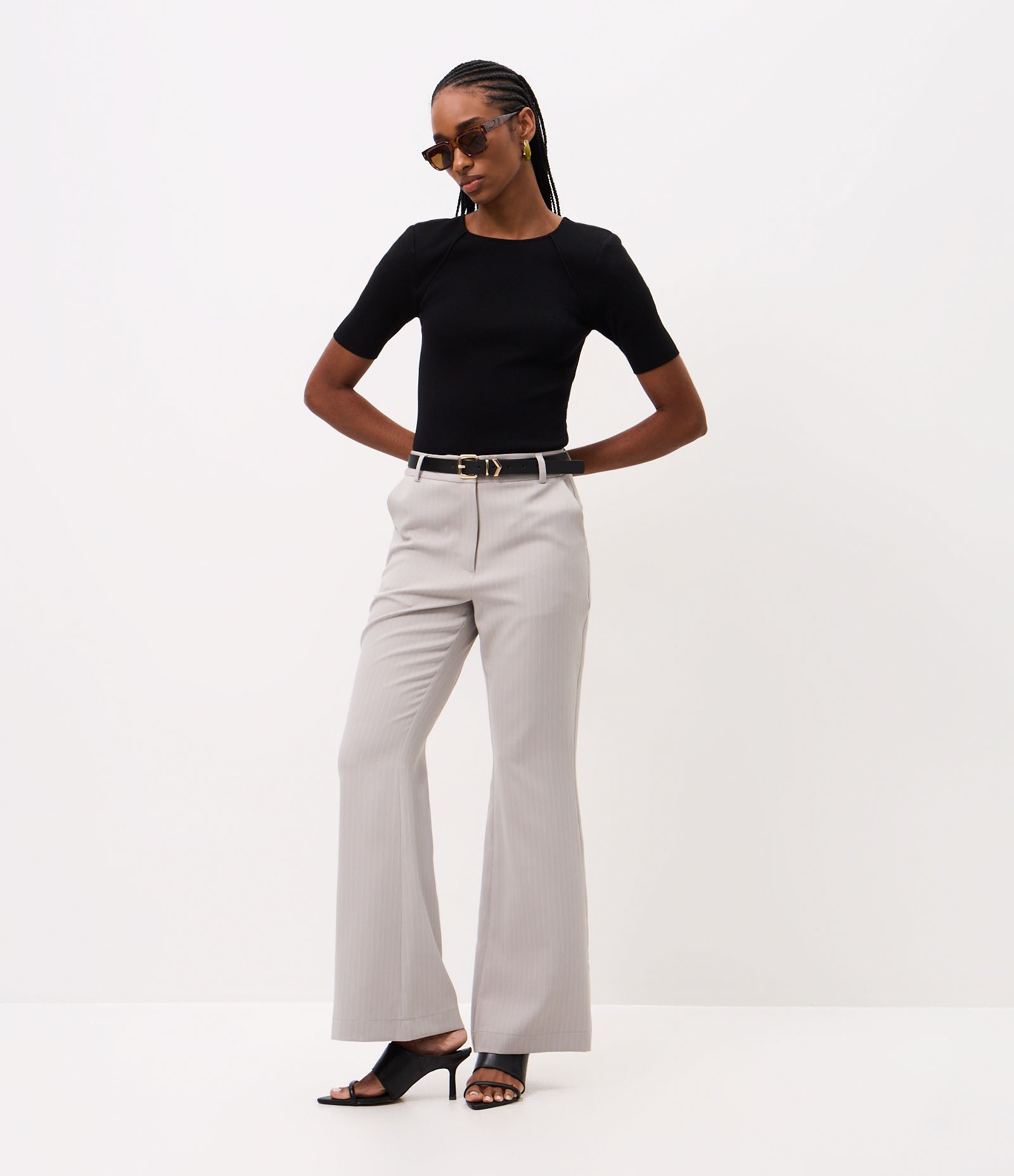 Calça Flare com Estampa Risca de Giz Cinza 1