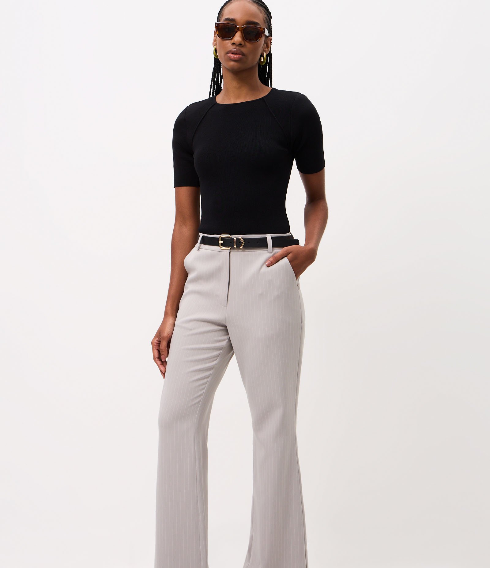 Calça Flare com Estampa Risca de Giz Cinza 2
