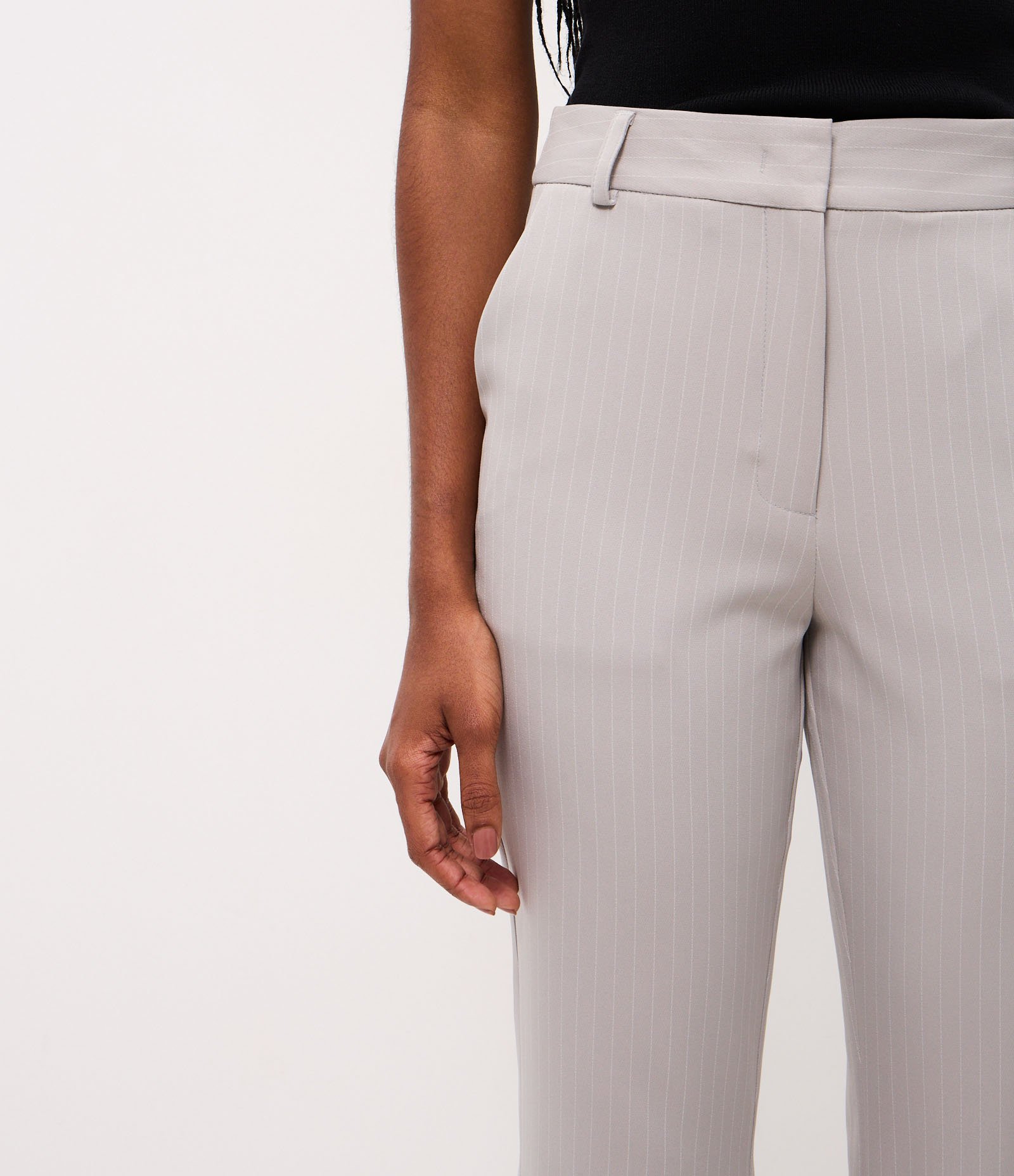 Calça Flare com Estampa Risca de Giz Cinza 4