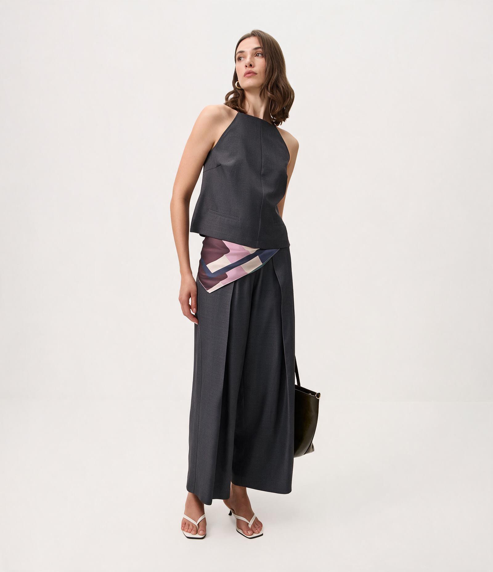 Blusa com Decote Quadrado e Alças Finas Cinza Escuro 1