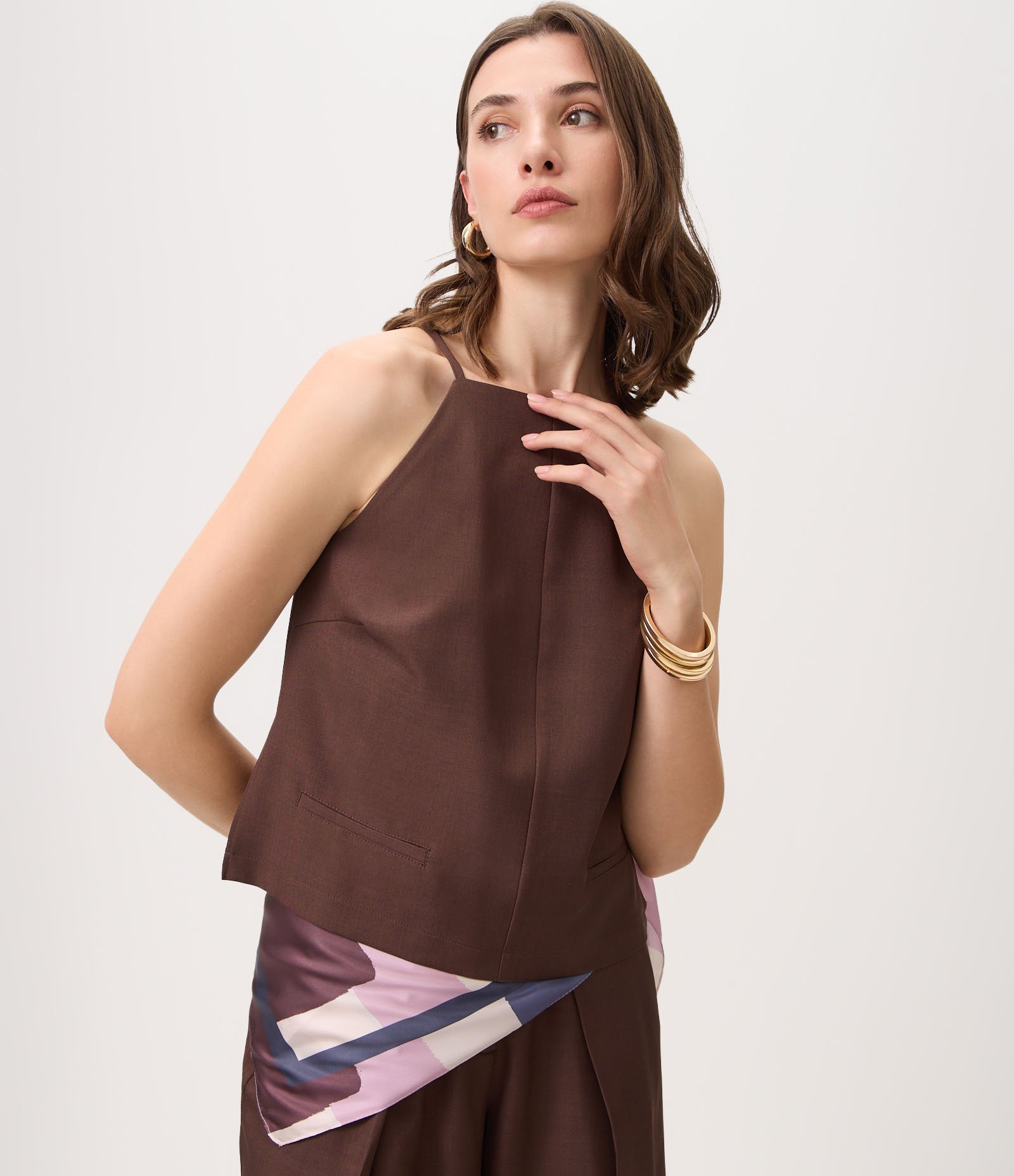 Blusa com Decote Quadrado e Alças Finas Marrom 1