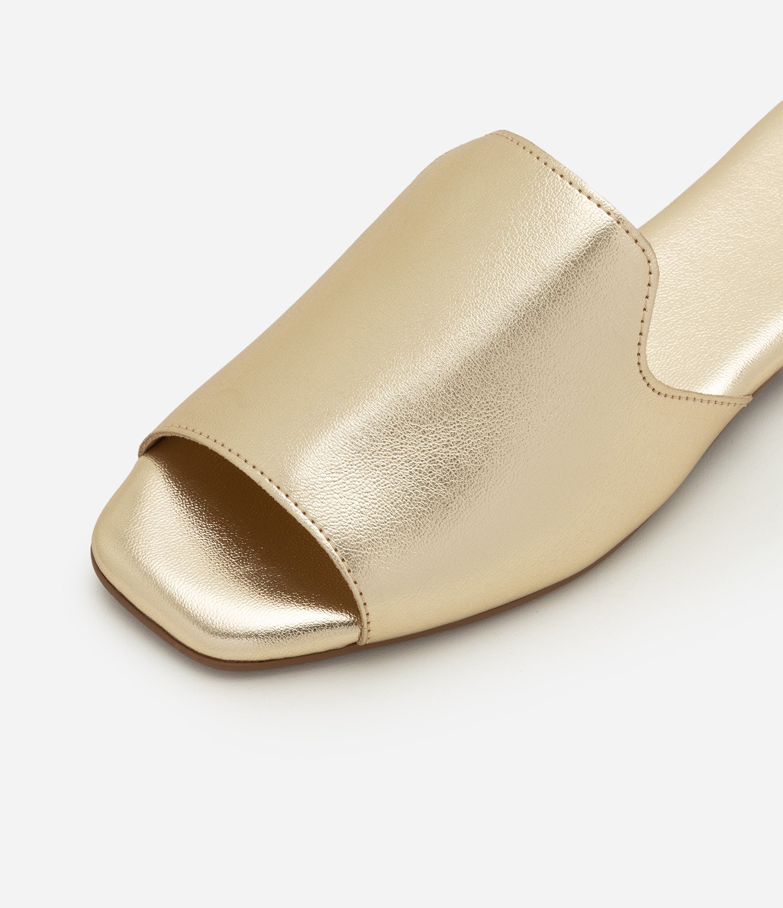 Rasteira Mule em PU com Tira Única Dourado 7