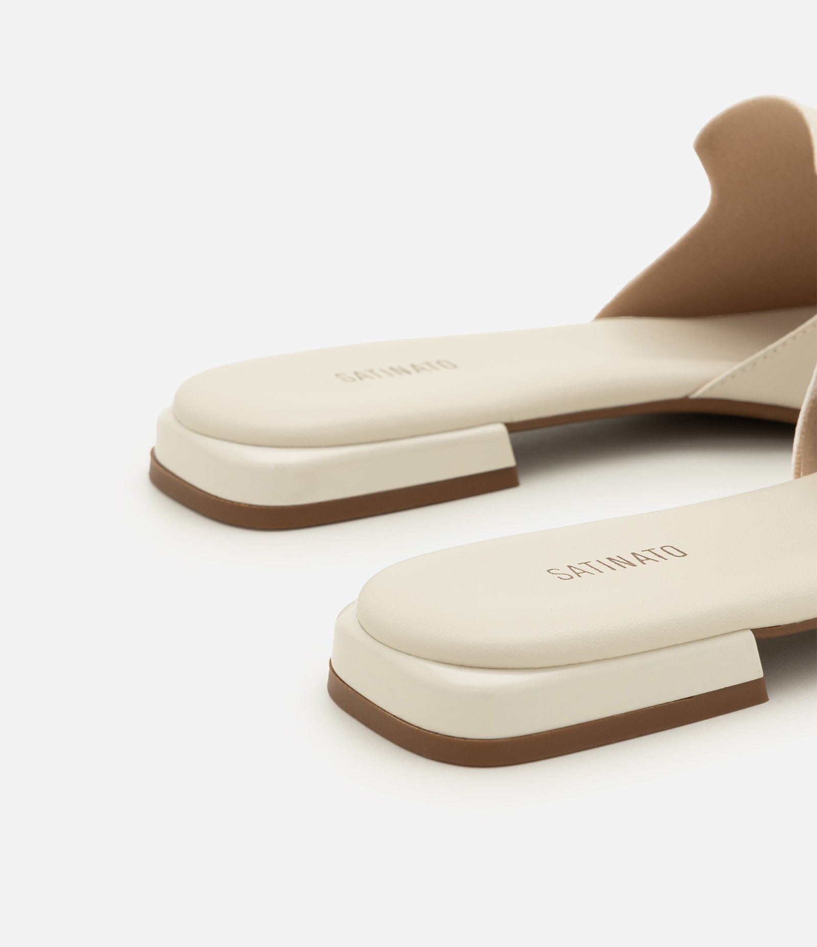 Rasteira Mule em PU com Tira Única Off White 5