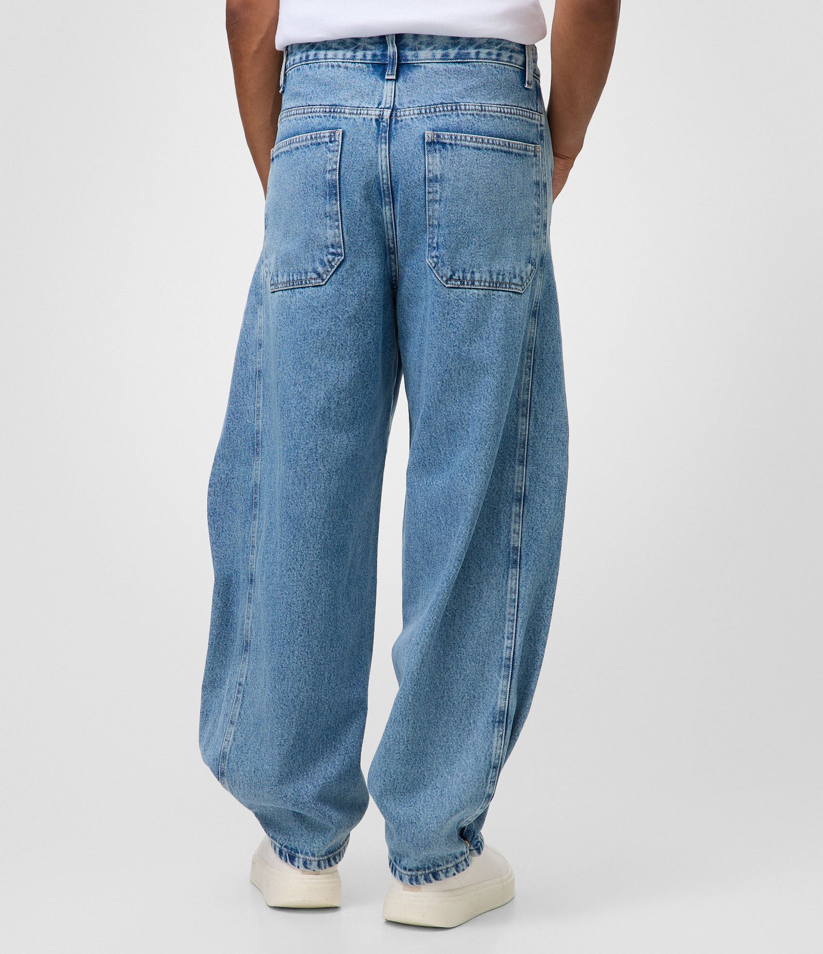 Calça Balloon em Jeans com Botão na Barra Azul 3