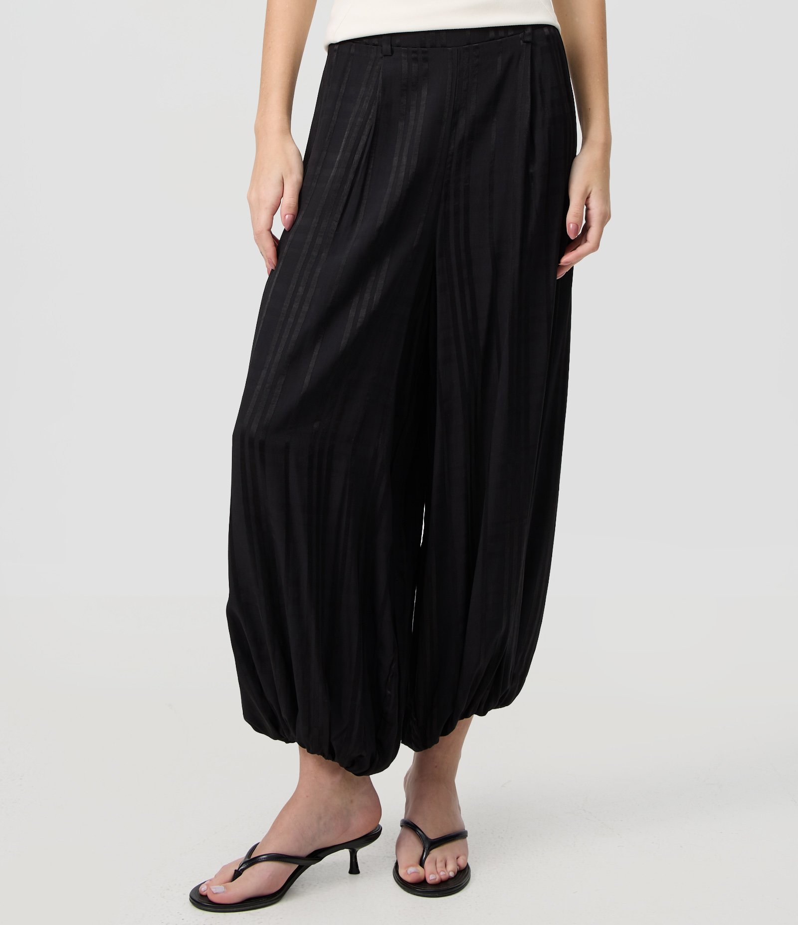 Calça Aladim em Viscose com Listras Preto 2