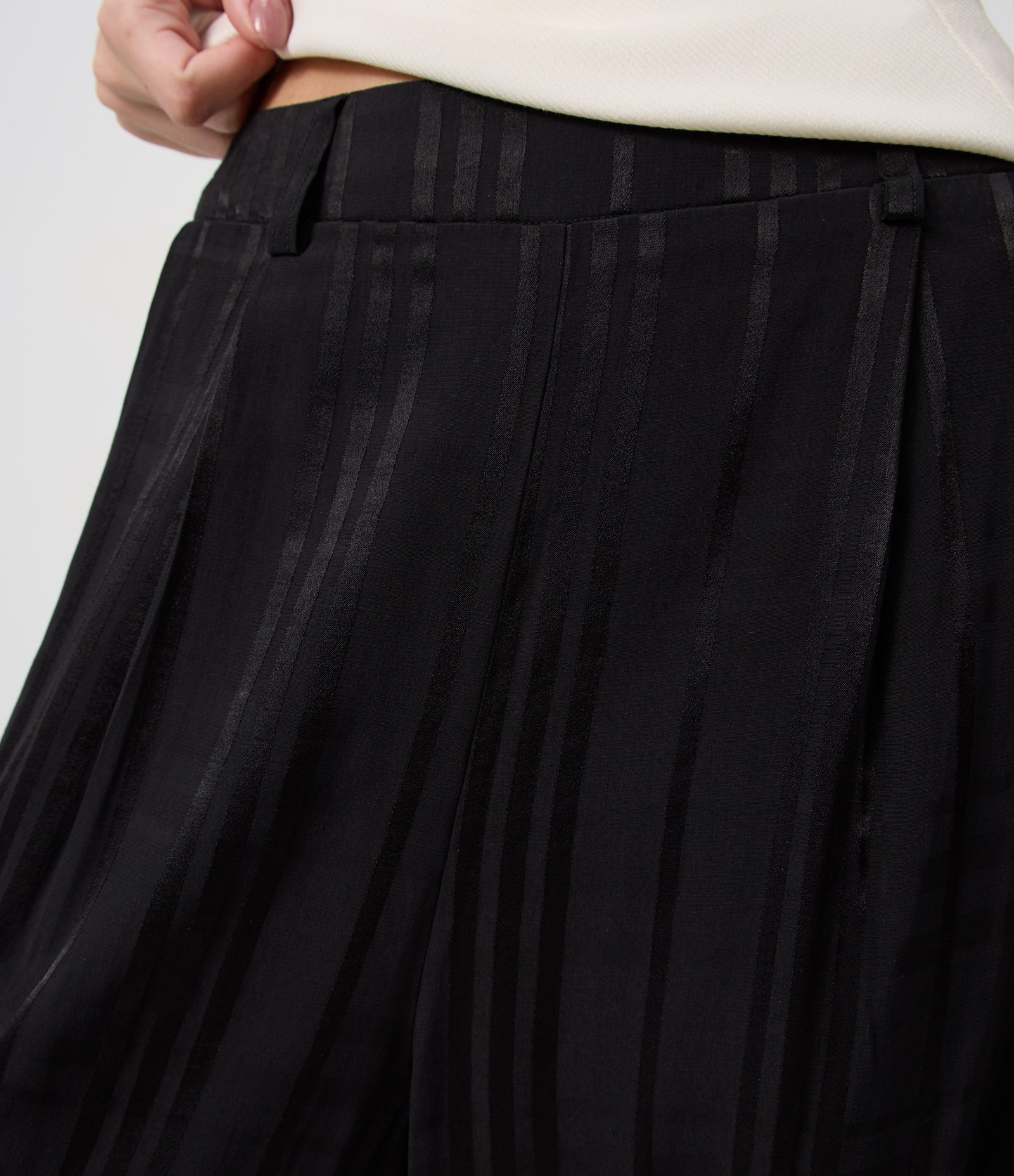 Calça Aladim em Viscose com Listras Preto 3