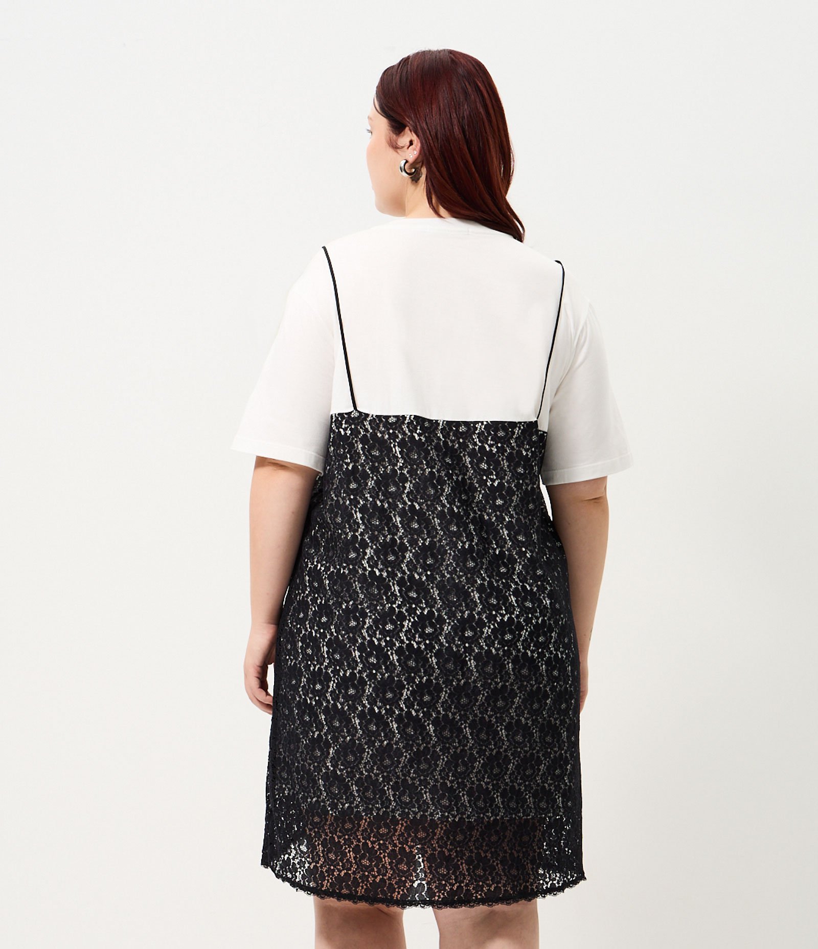 Vestido de Renda Sobreposto Curve & Plus Size Preto 4