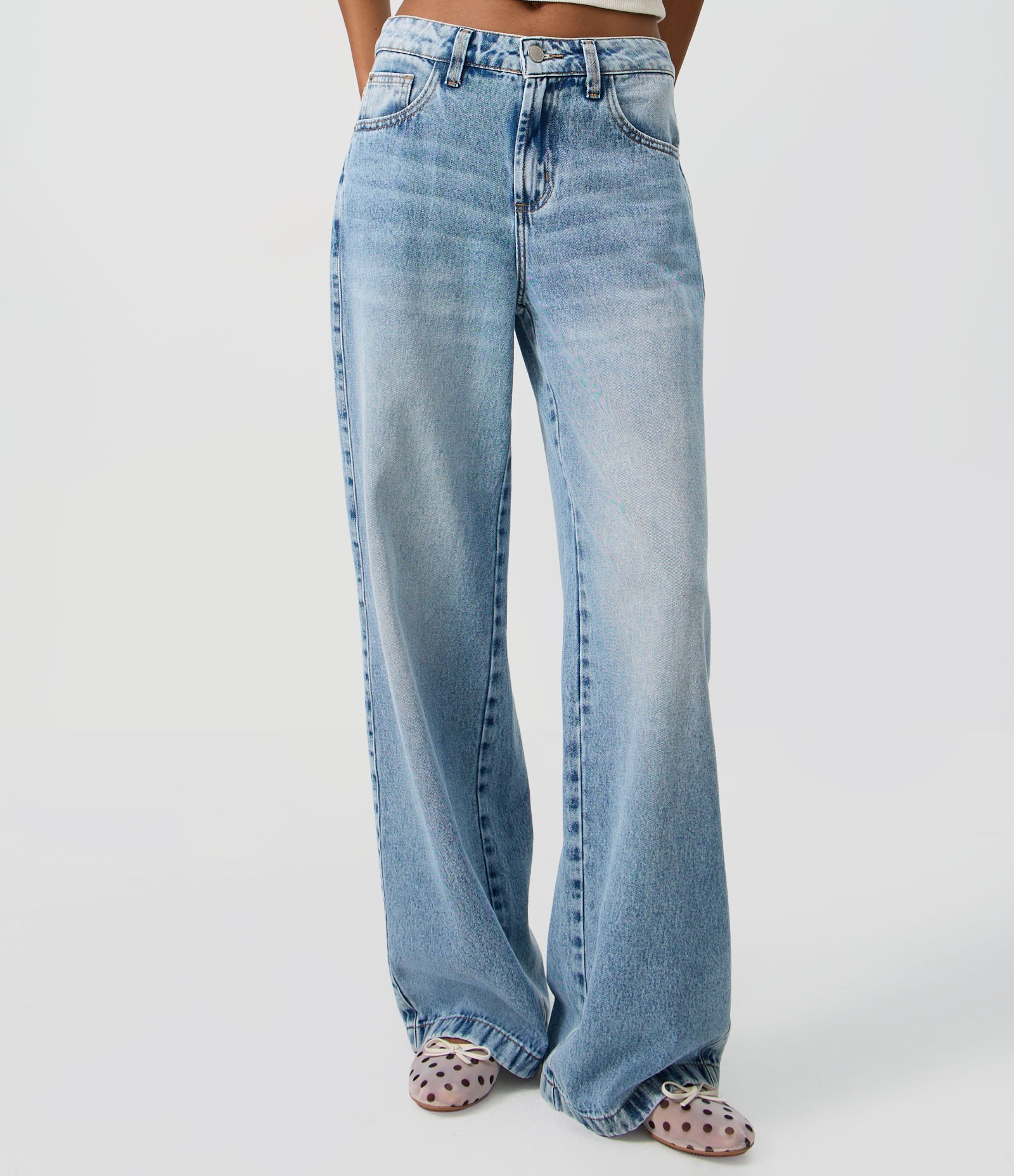 Calça Wide Leg em Jeans com Cintura Média Azul Claro 2