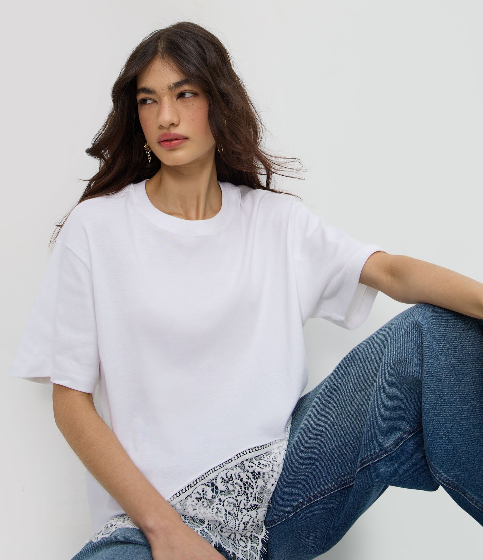 Camiseta em Algodão com Aplicação de Renda e Barra Assimétrica Branco 3
