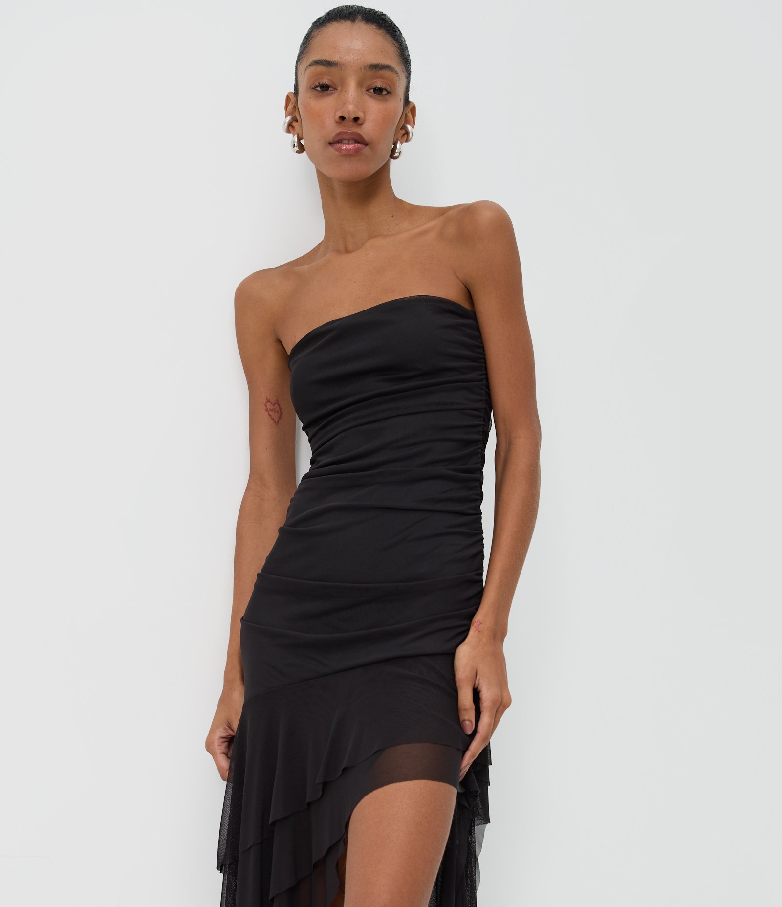 Vestido Midi em Tule com Babados Assimétricos e Barra Mullet Preto 2