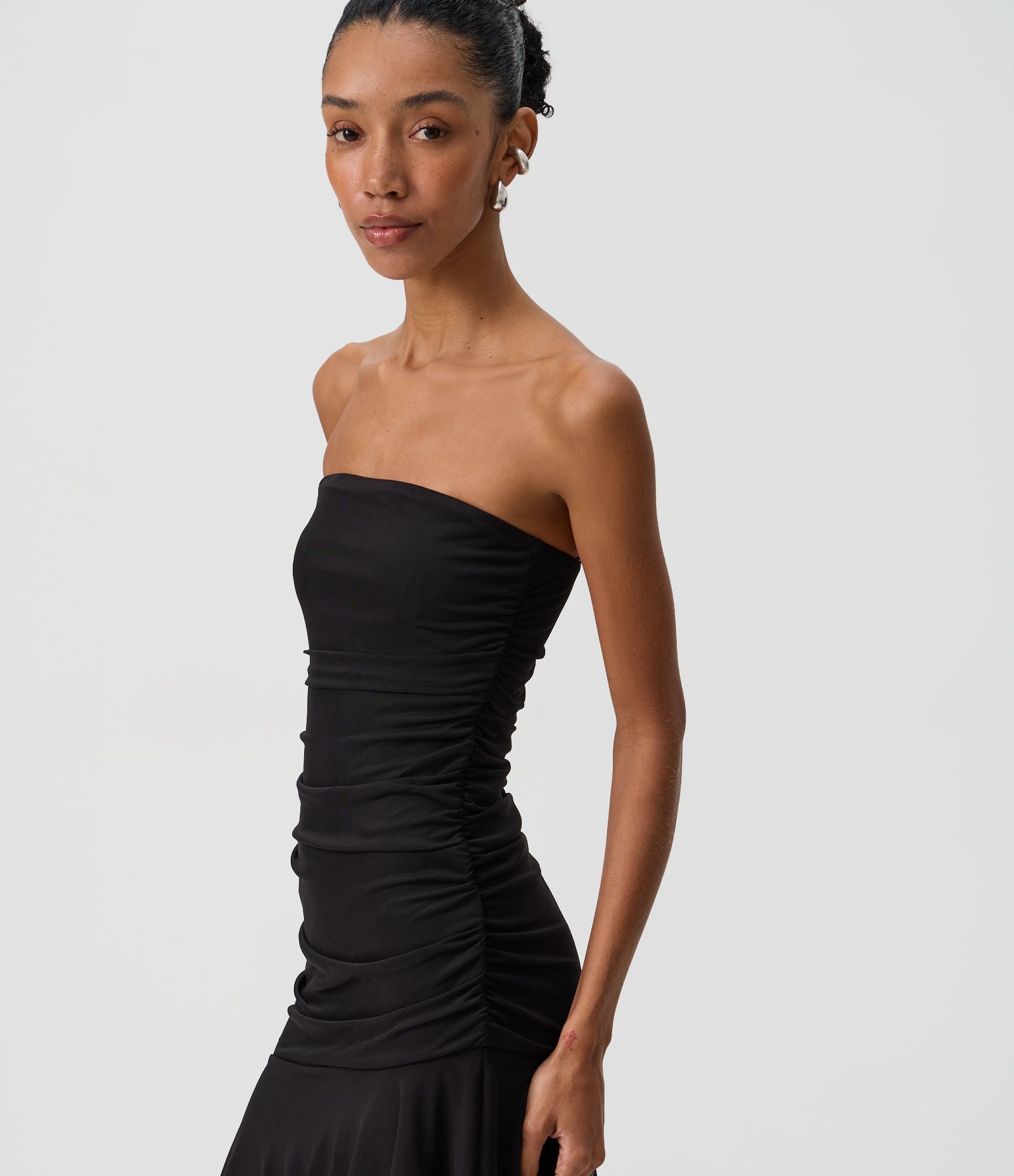 Vestido Midi em Tule com Babados Assimétricos e Barra Mullet Preto 3