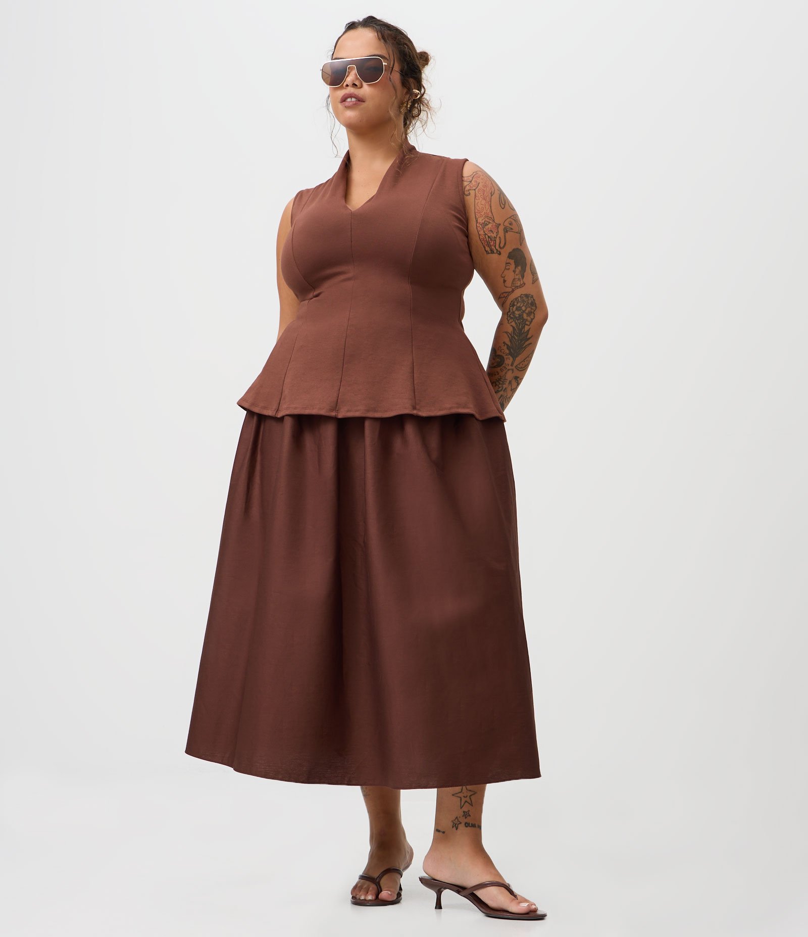 Blusa Peplum em Ponto Roma Curve & Plus Size Marrom 2