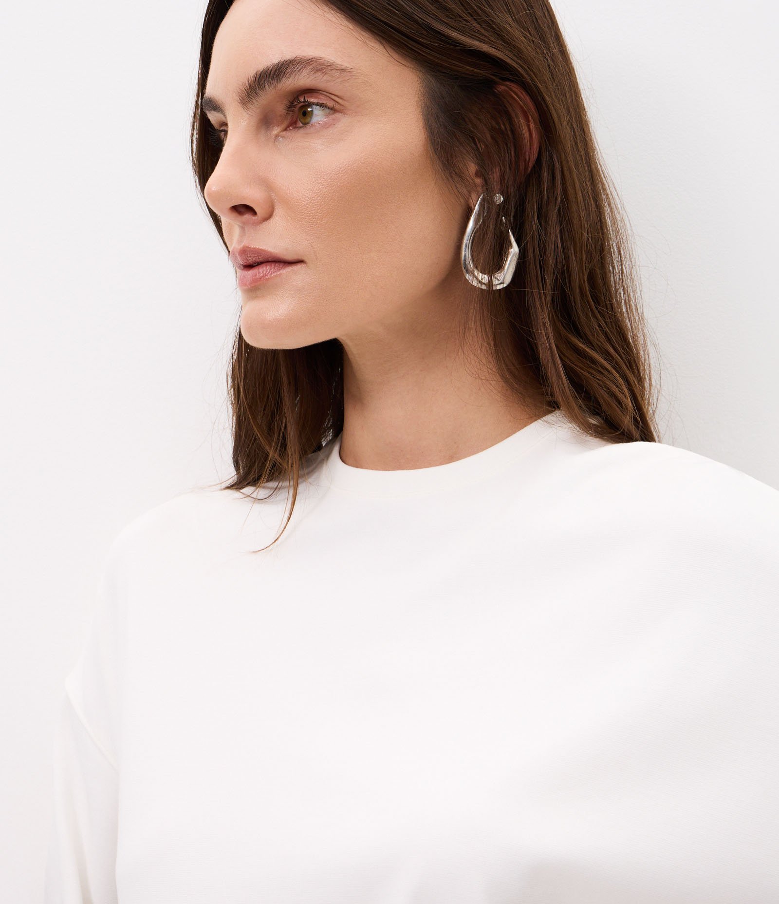 Blusa com Ponta Assimétrica e Aviamento Lateral Branco 1