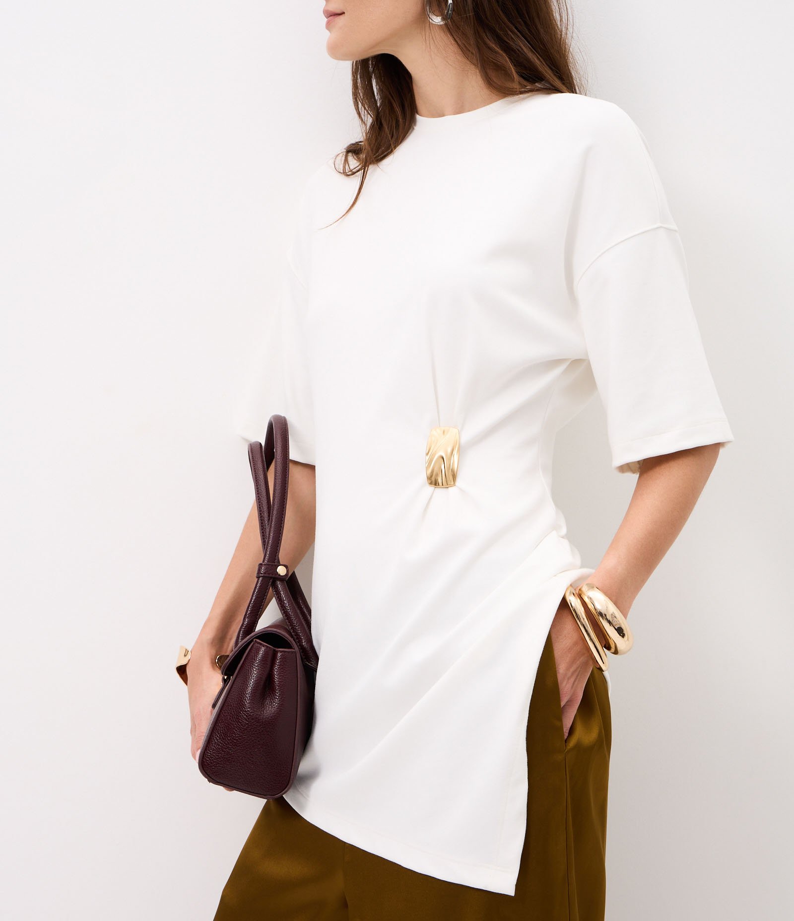 Blusa com Ponta Assimétrica e Aviamento Lateral Branco 2
