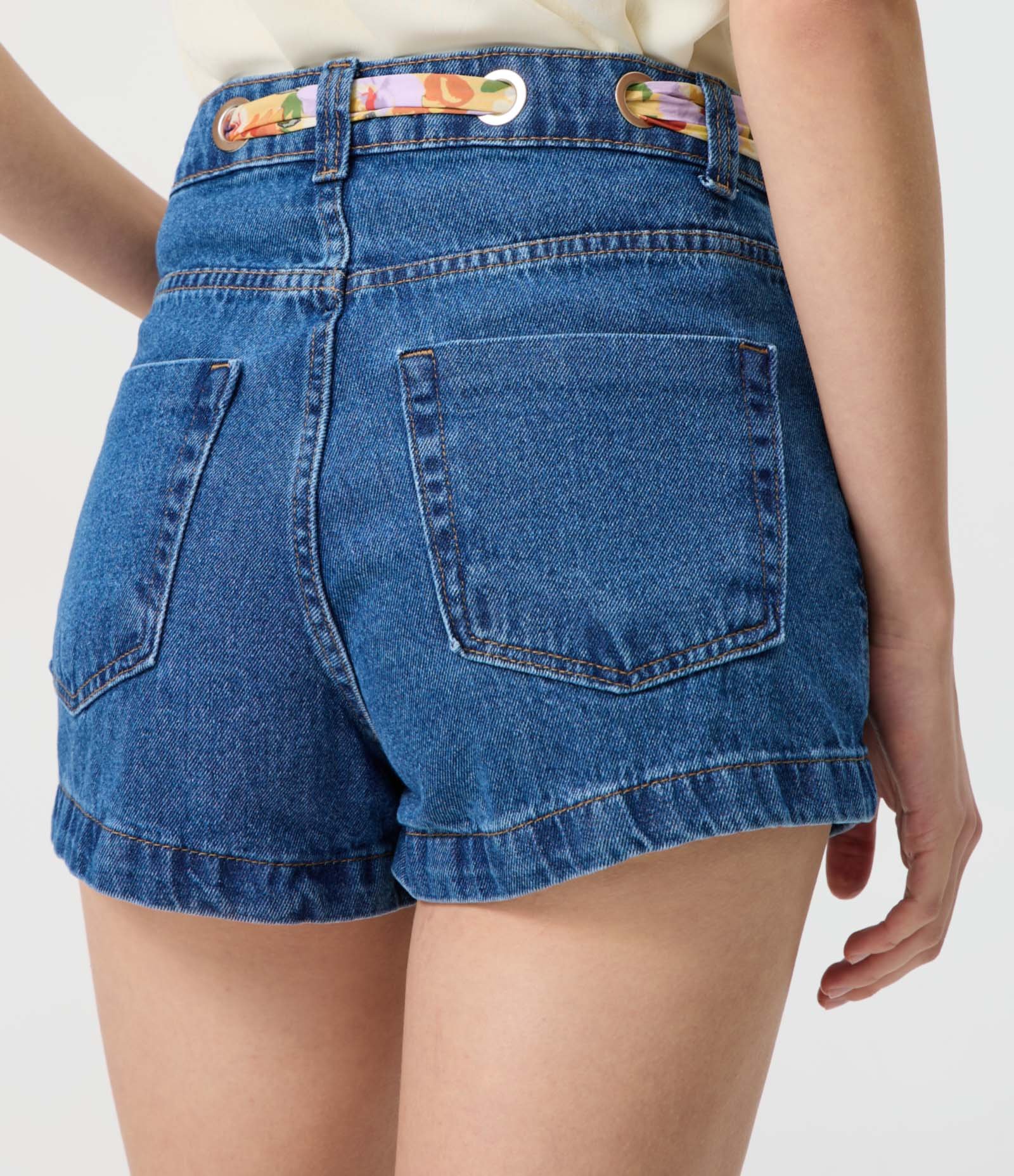 Short em Jeans com Cintura Alta Lenço e Ilhós Azul 5
