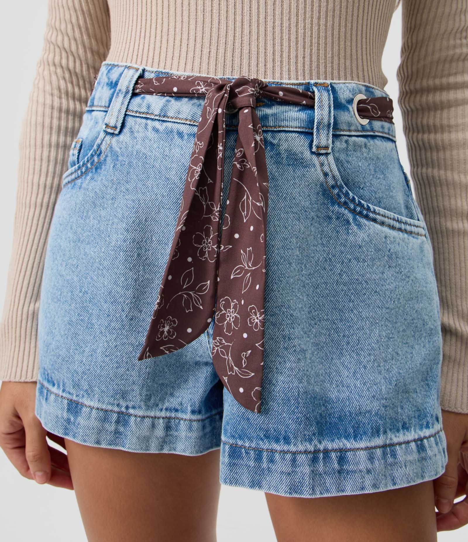 Short em Jeans com Cintura Alta Lenço e Ilhós Azul Claro 3