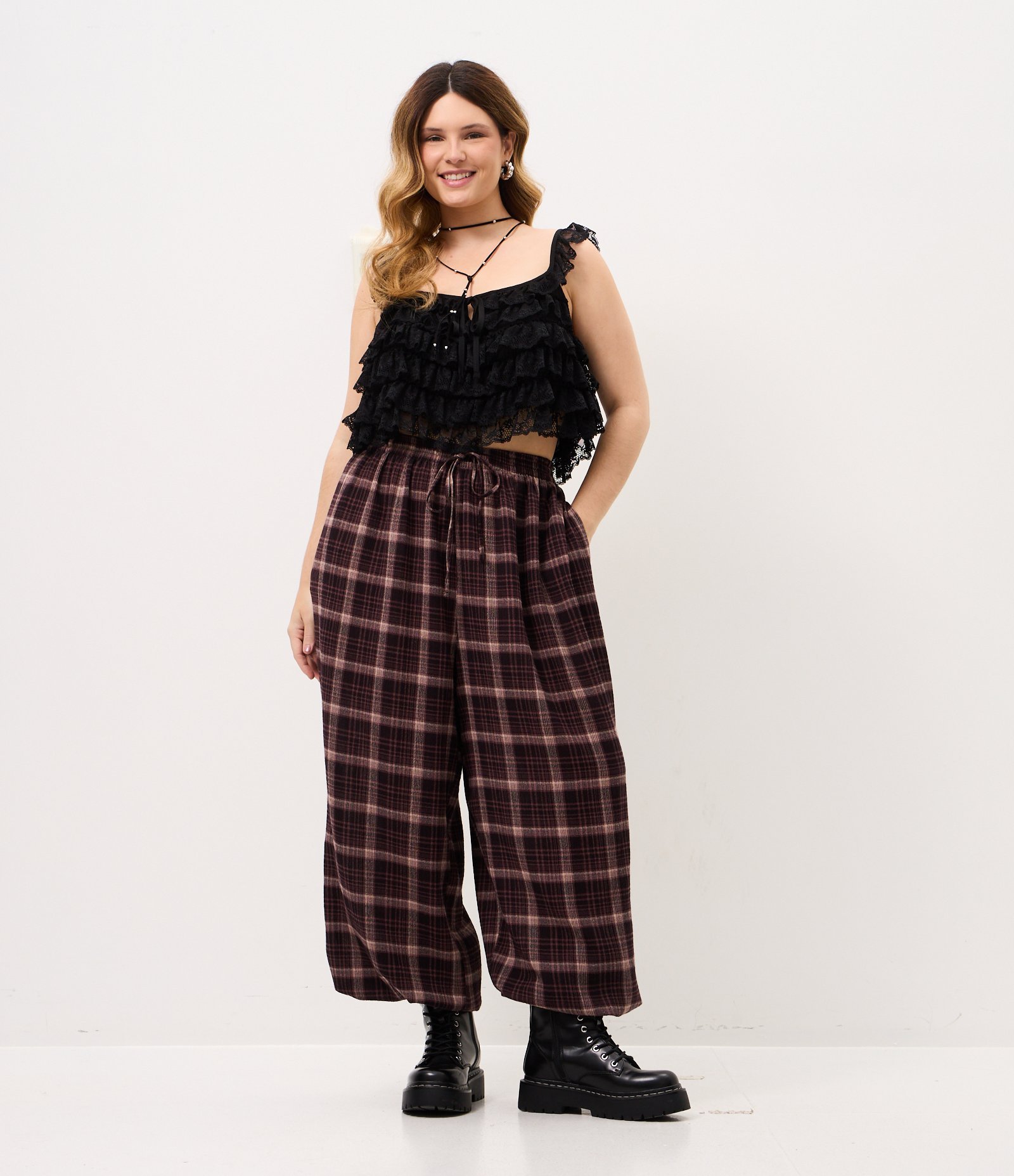 Calça Aladim Xadrez com Cós Ajustável Curve & Plus Size Preto 1