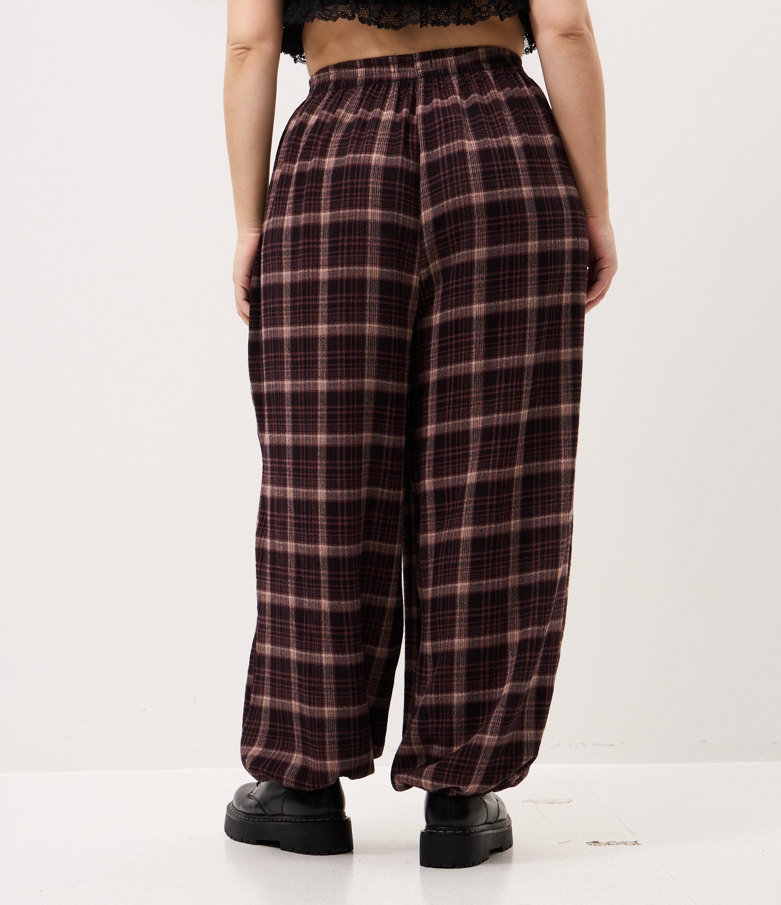 Calça Aladim Xadrez com Cós Ajustável Curve & Plus Size Preto 4