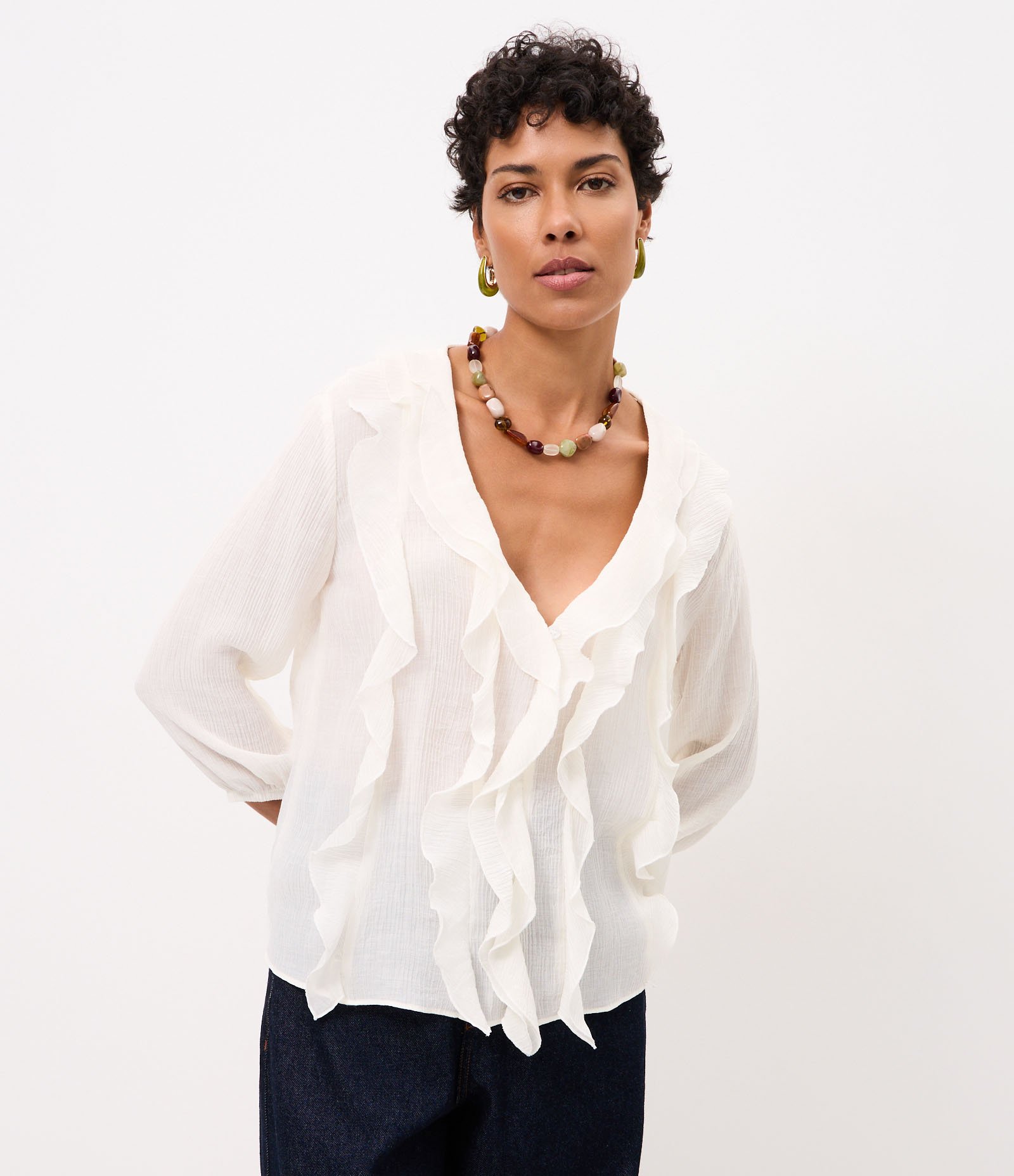 Blusa Bata em Viscose com Babados Branco 1